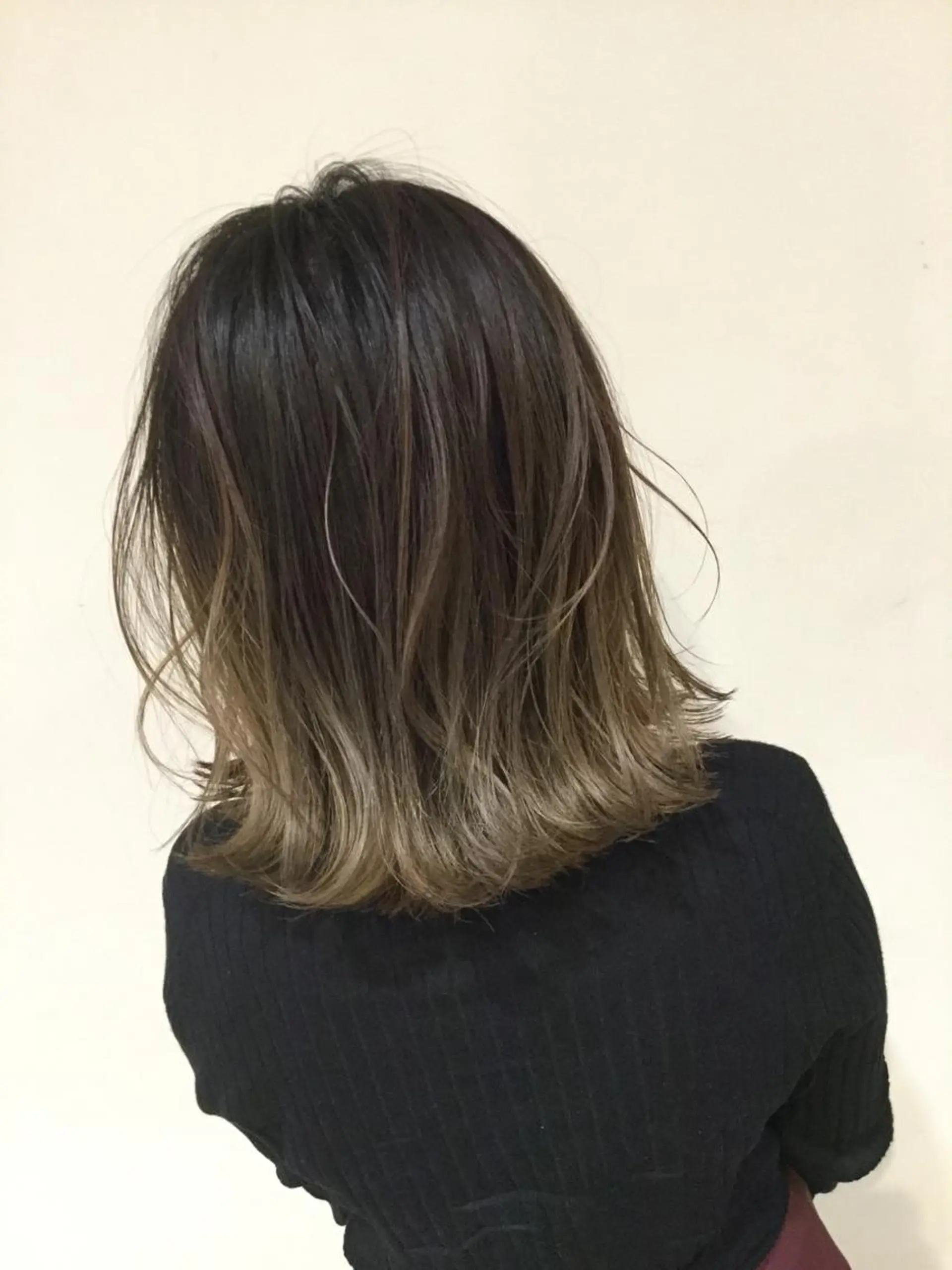 ショート カラー アッシュ アッシュグレー アッシュグレージュ バレイヤージュ ミストバング AMI Hair  supply所属・髪質改善カラー韓国風 レイヤーtudaのヘアスタイル