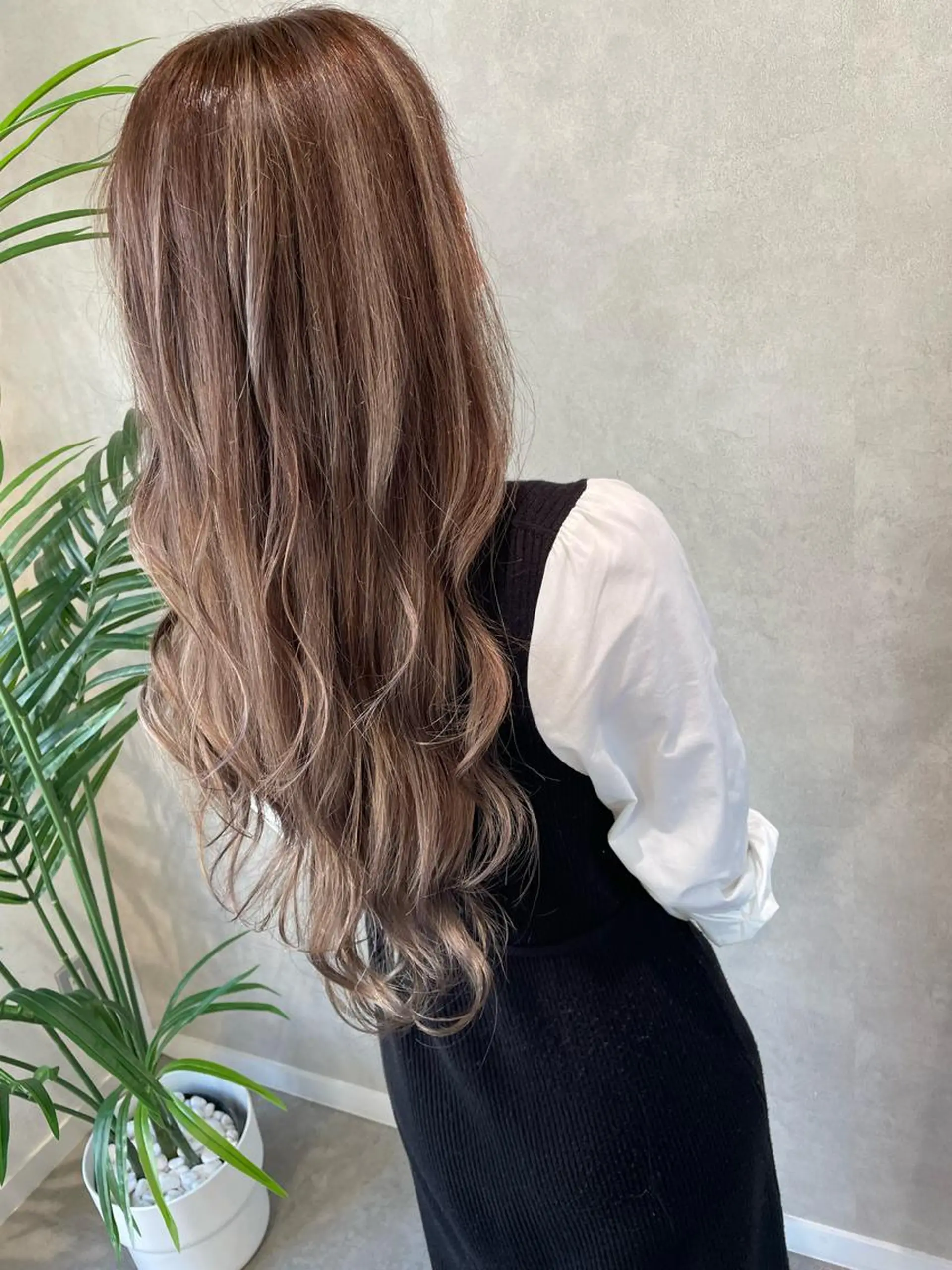 ロング 透明感ハイライト◎ 伊藤夏海のヘアスタイル