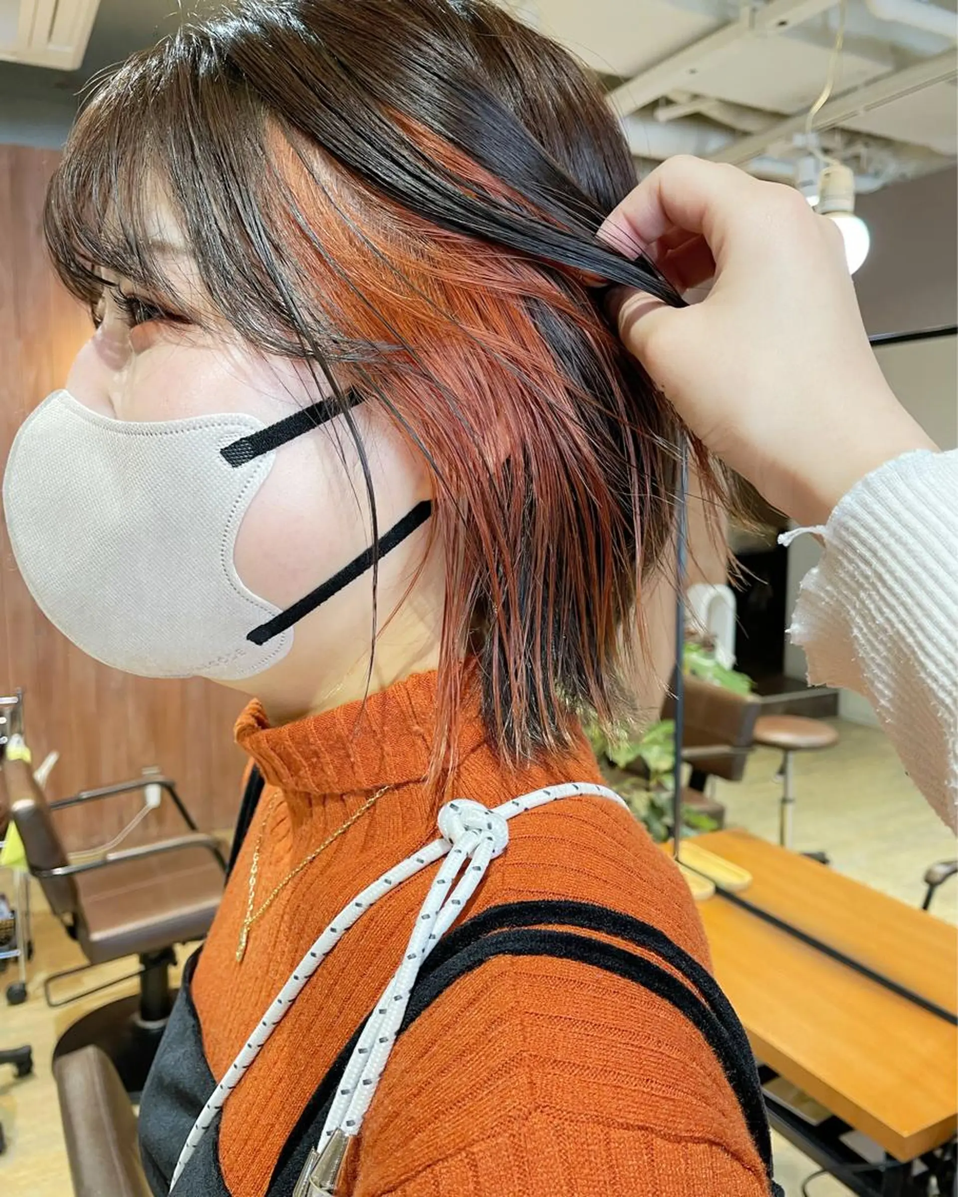 ショート カラー ブリーチ オレンジ 大賀 チサトのヘアスタイル