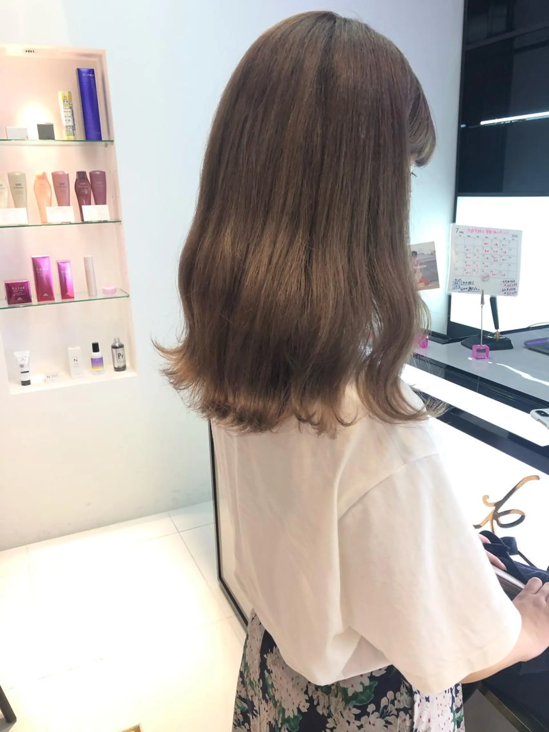 ロング カラー ブリーチ カット ヘアカラー 相川 愛実のヘアスタイル