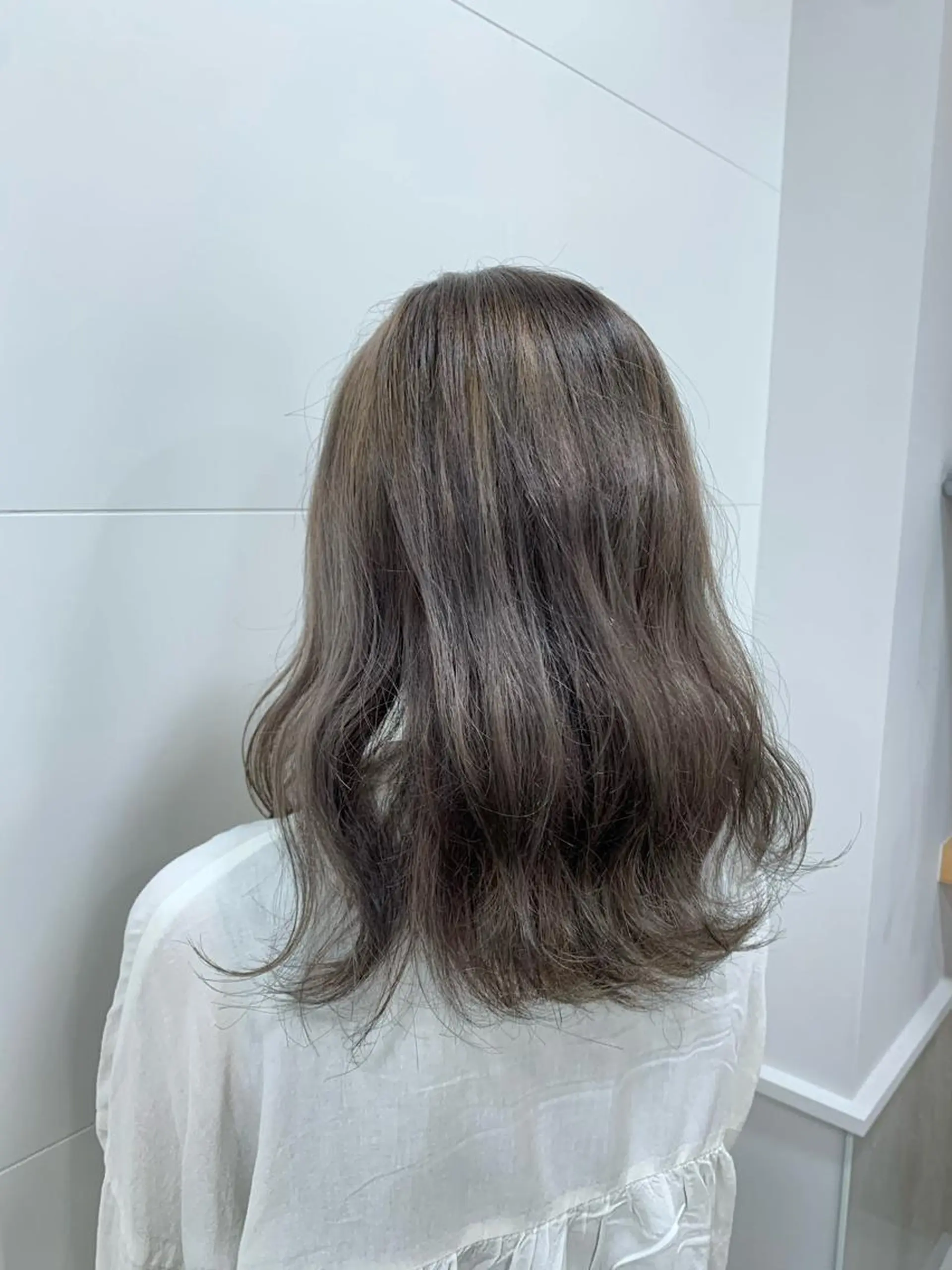 ミディアム ヘアカラー トリートメント 山下恋佳/矢場町/ ブリーチ/ショートのヘアスタイル