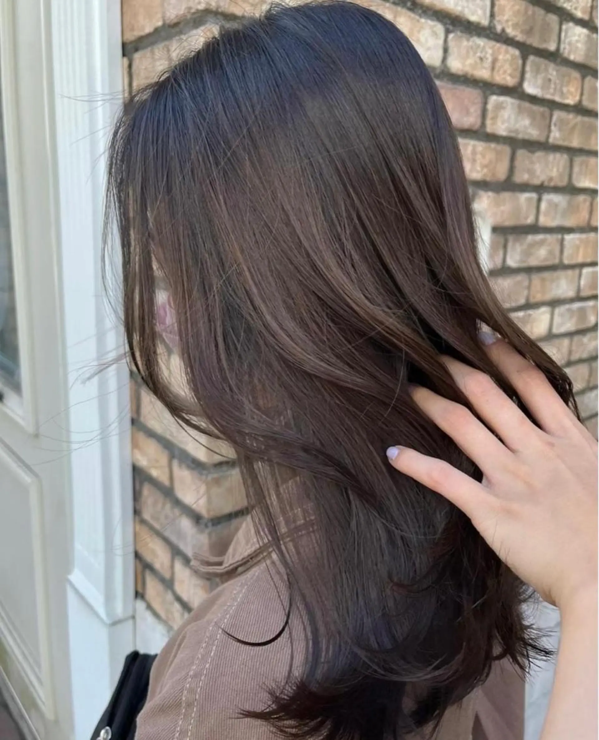 ロング カラー ヘアアレンジ ベージュカラー ブリーチ グレージュ ラベンダーカラー ラベンダーベージュ カット ヘアカラー トリートメント レイヤー/グレージュ 🤍奥開梨恵のヘアスタイル