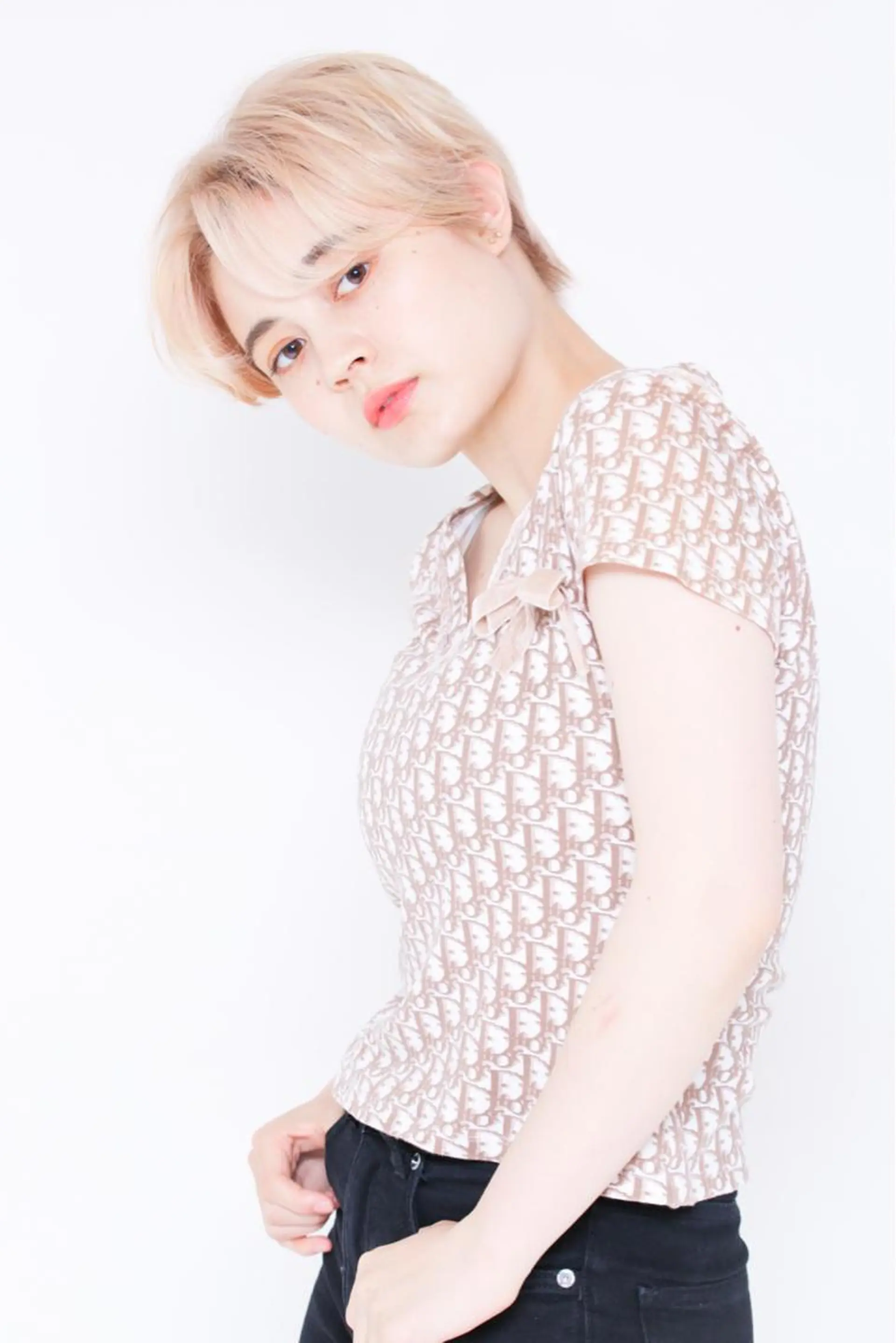 ショート カット ヘアカラー 韓国レイヤーカット/ ダブルカラーのヘアスタイル