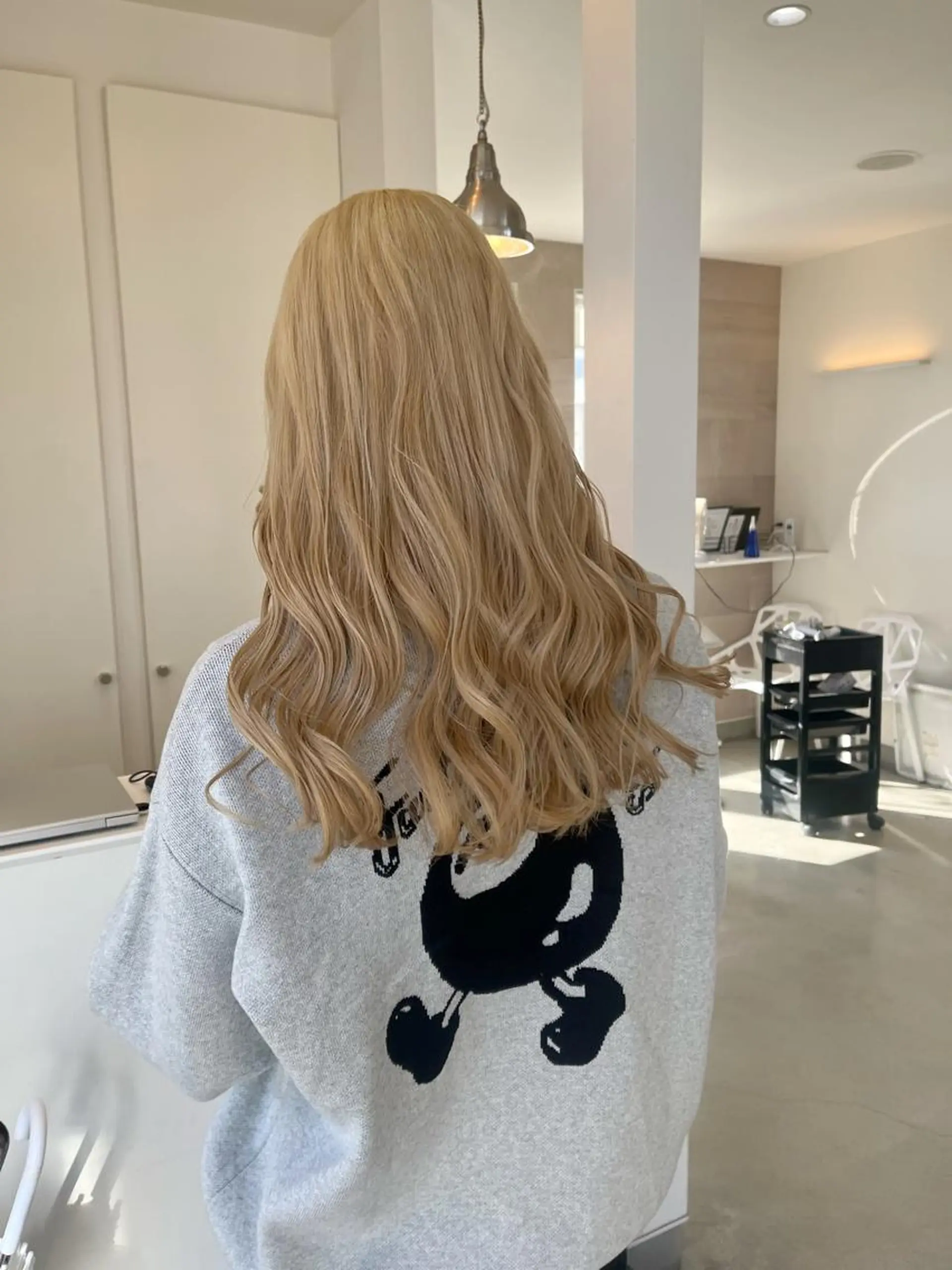 ロング カラー ブリーチ カット ヘアカラー mir所属・長山 茉白のヘアスタイル