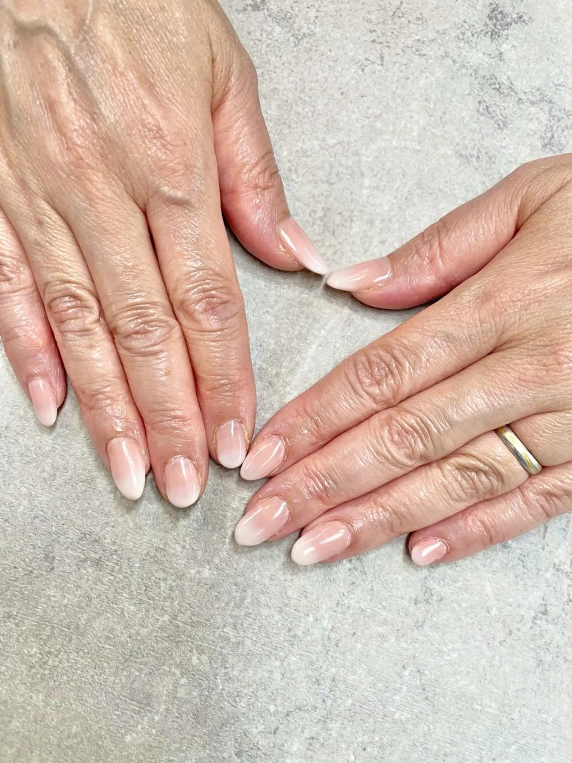 ネイル グラデーション ピンク ホワイト ハンドネイル FASTNAIL PLUS 新宿店のネイルデザイン