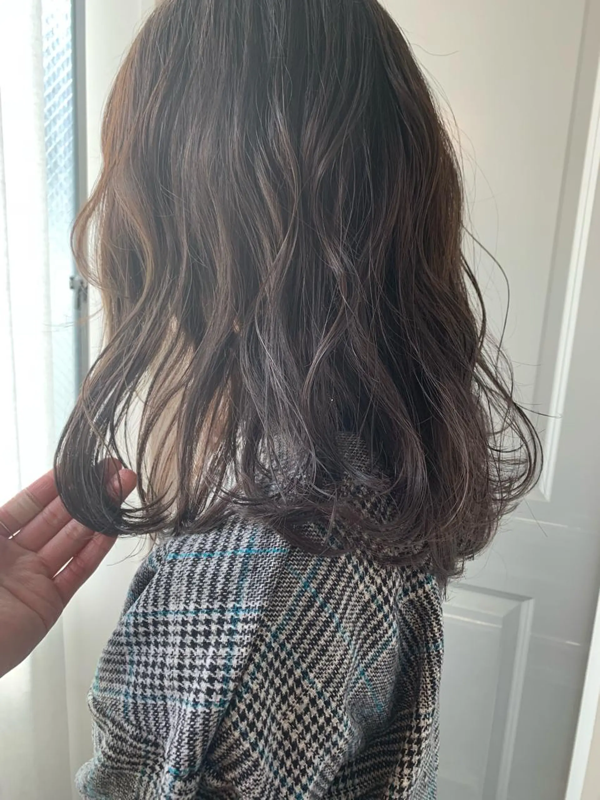 ロング カラー パーマ ヘアアレンジ メンズ メンズハイライト アッシュ ハイライトカラー ミント ハイライト 古賀 侑磨のヘアスタイル