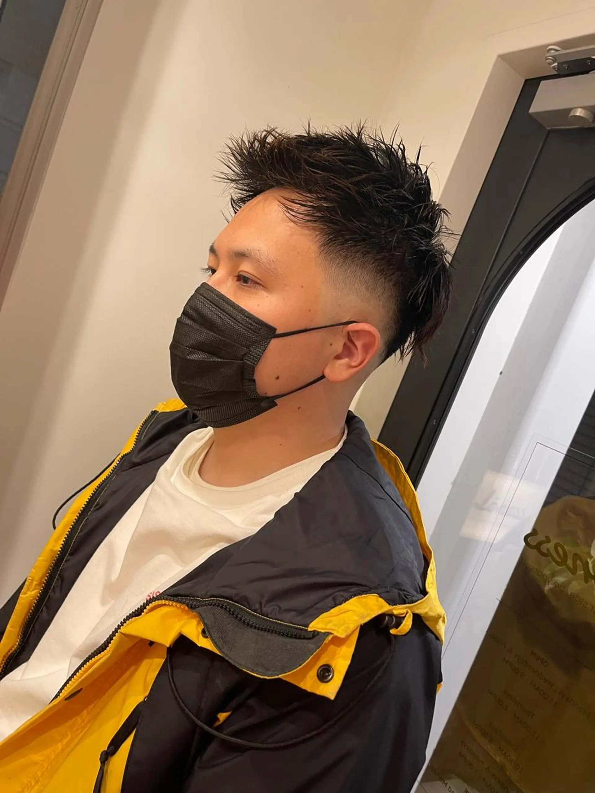 ショート メンズ フェードカット スキンフェード カット 蜂須賀🐝縮毛矯正 ストレートパーマのヘアスタイル