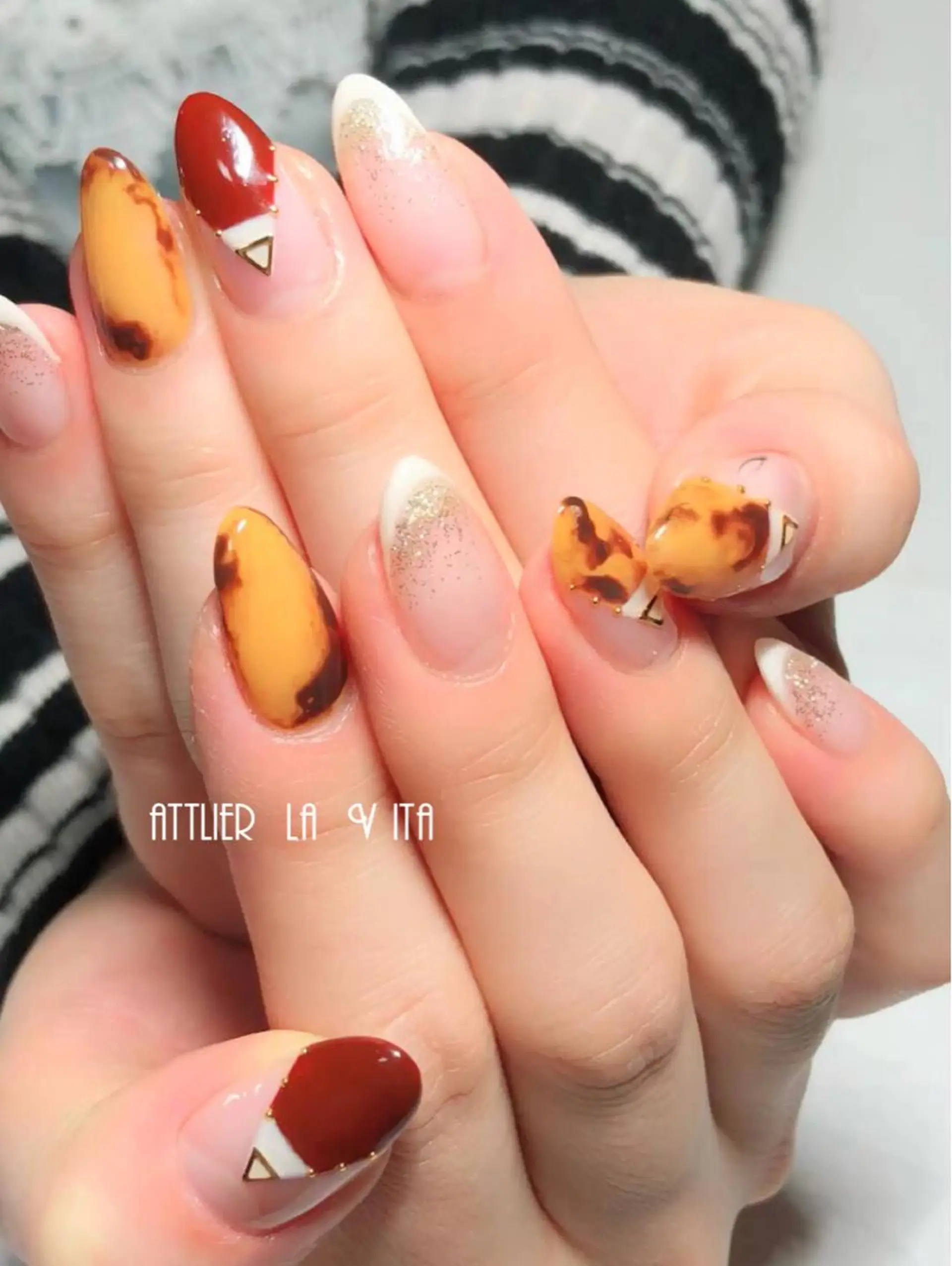ネイル べっ甲ネイル フレンチネイル ハンドネイル atelier la vita所属・lavita. mimuraのネイルデザイン