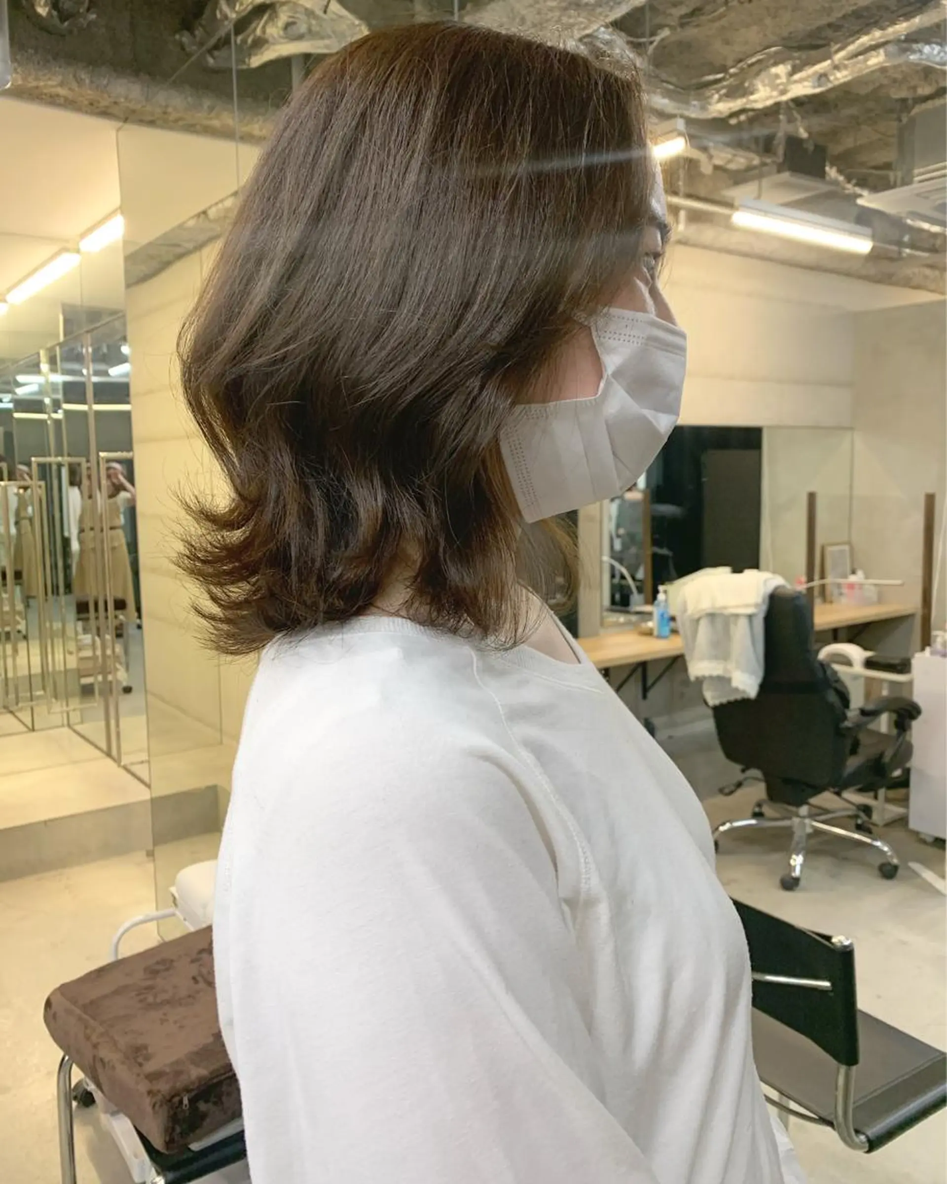 ミディアム カラー イヤリングカラー グレージュ インナーカラー くびれヘア 髪質改善 カット ヘアカラー トリートメント ヘッドスパ 透明感/オリーブ/ グレージュ/YUKAのヘアスタイル