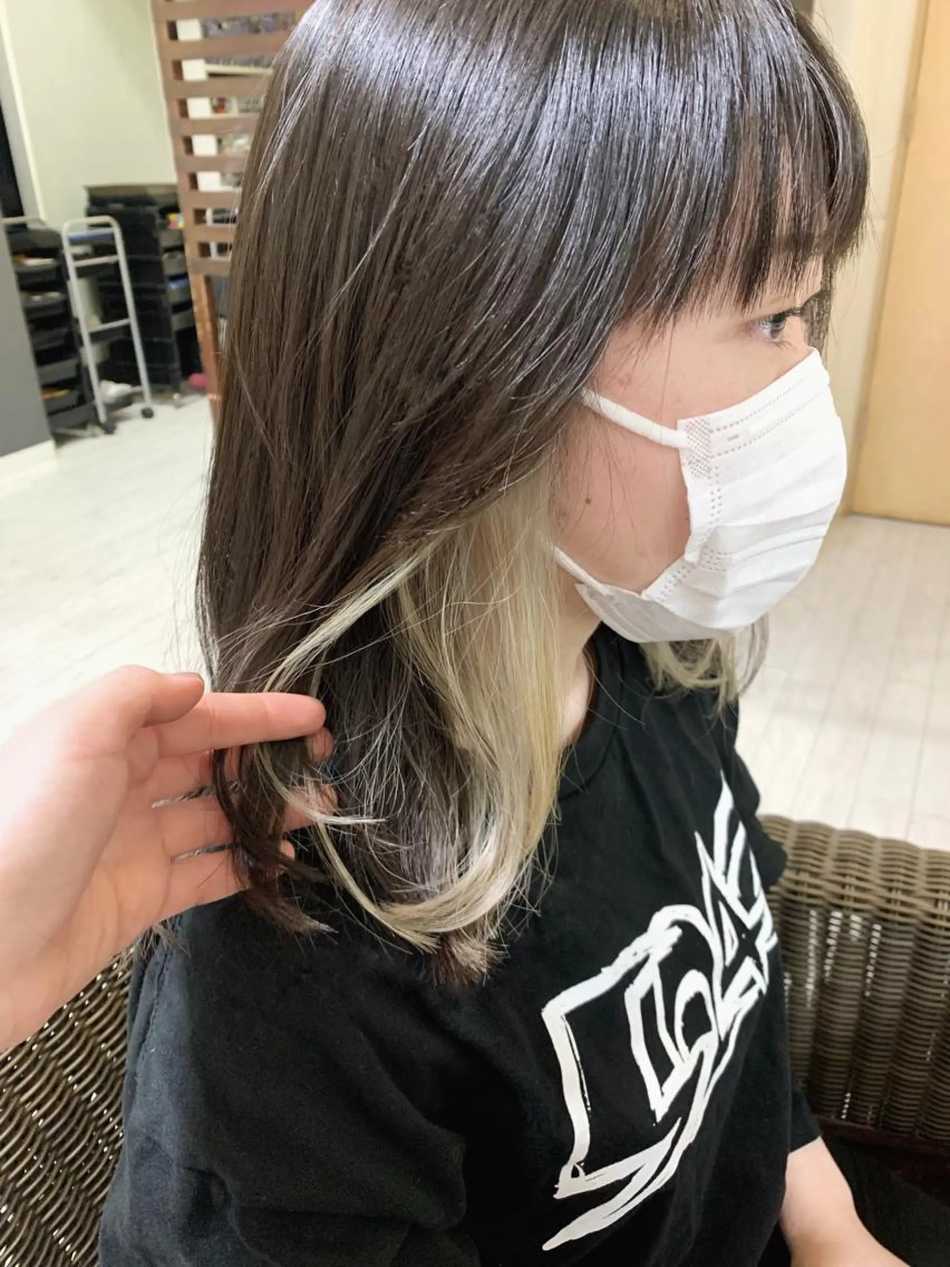 ミディアム カラー ベージュカラー イヤリングカラー インナーカラー ホワイトベージュ 外国人風カラー カット ヘアカラー トリートメント マルナ本店 ペコのヘアスタイル