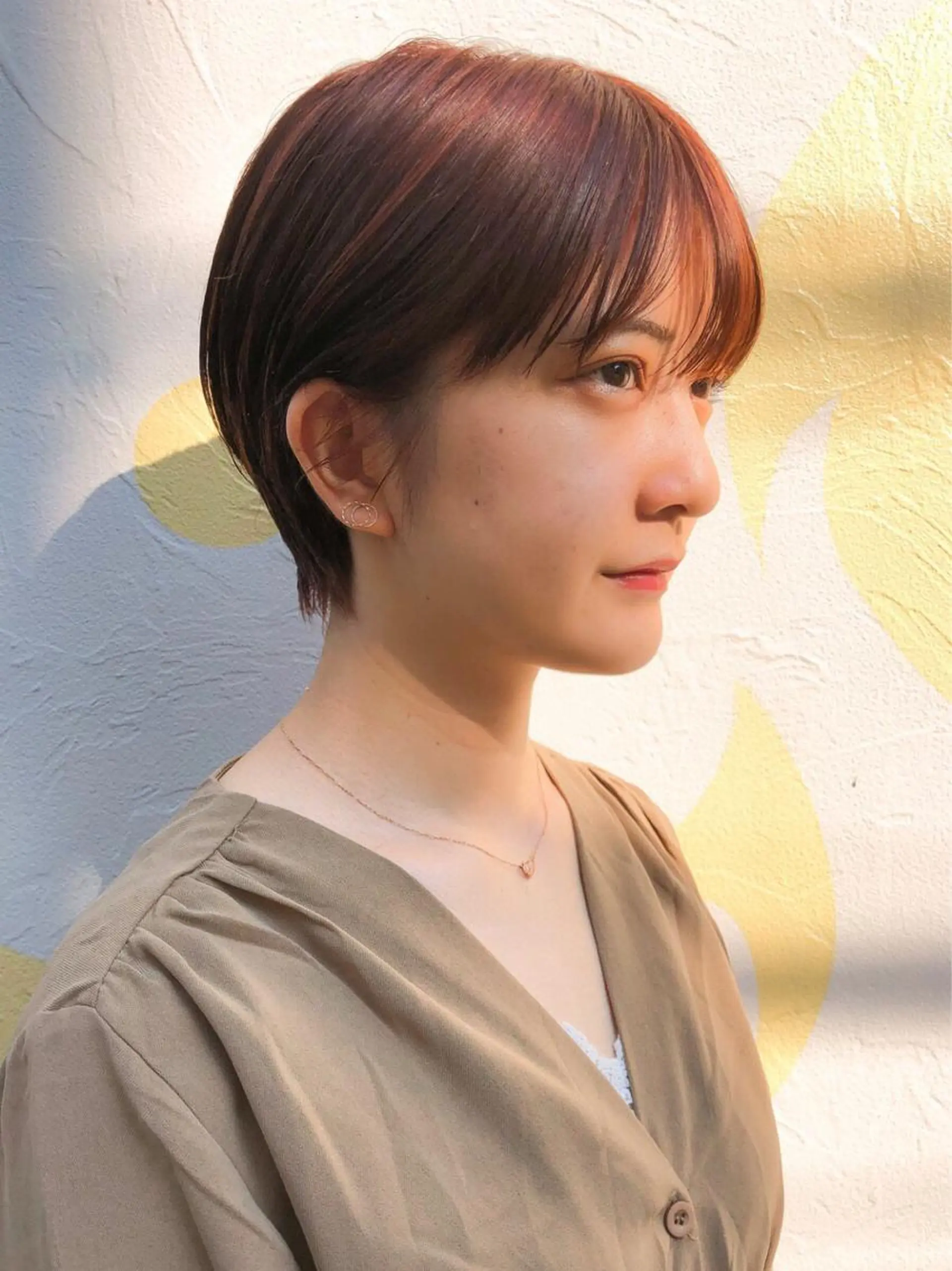 ショート カラー ハイライトカラー オレンジ ハイライト ショートヘア カット ヘアカラー トリートメント Loom.所属・村上雅人 ナチュラルモードのヘアスタイル