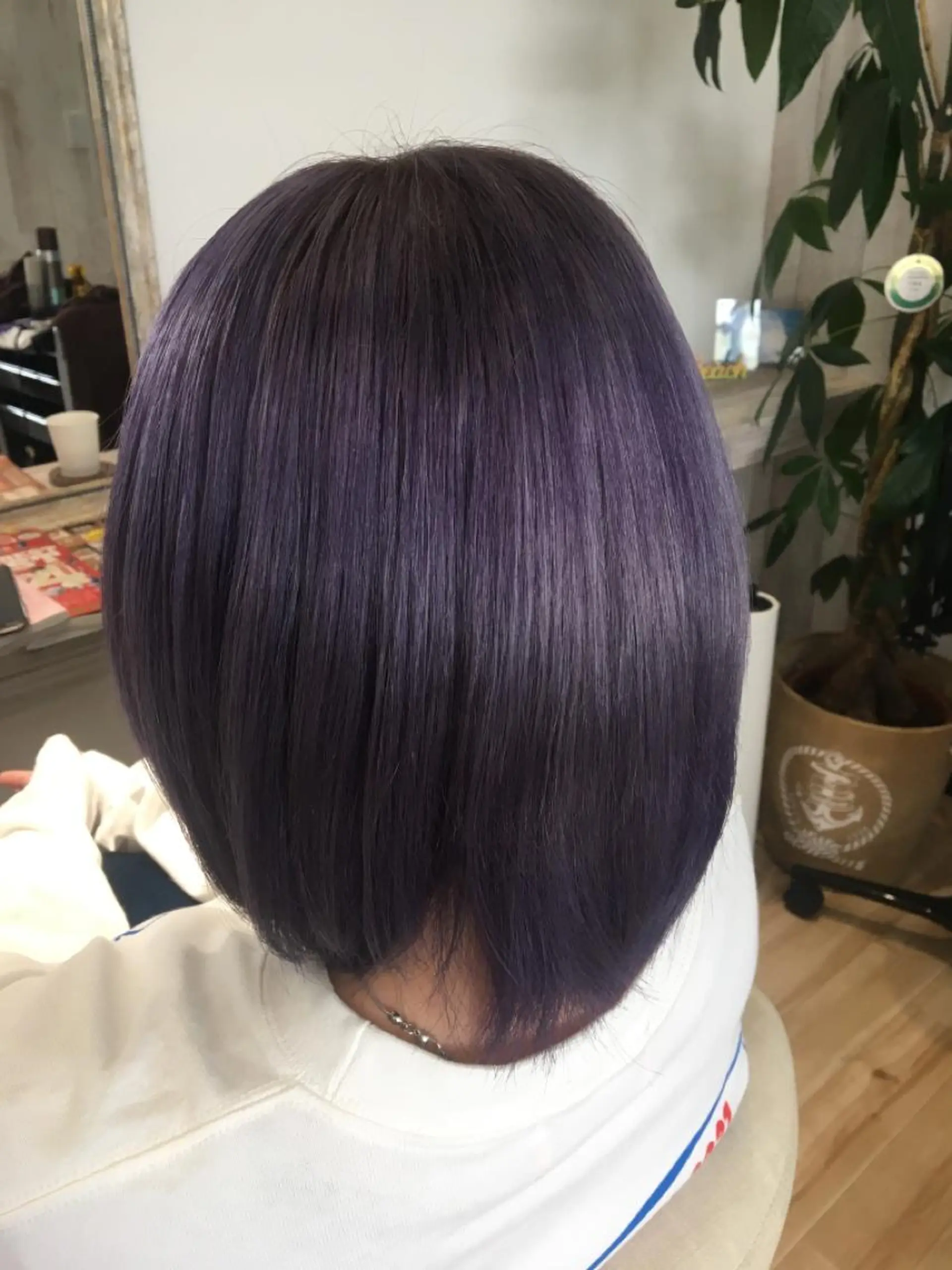 カラー ディープパープル Atelier 大内のヘアスタイル