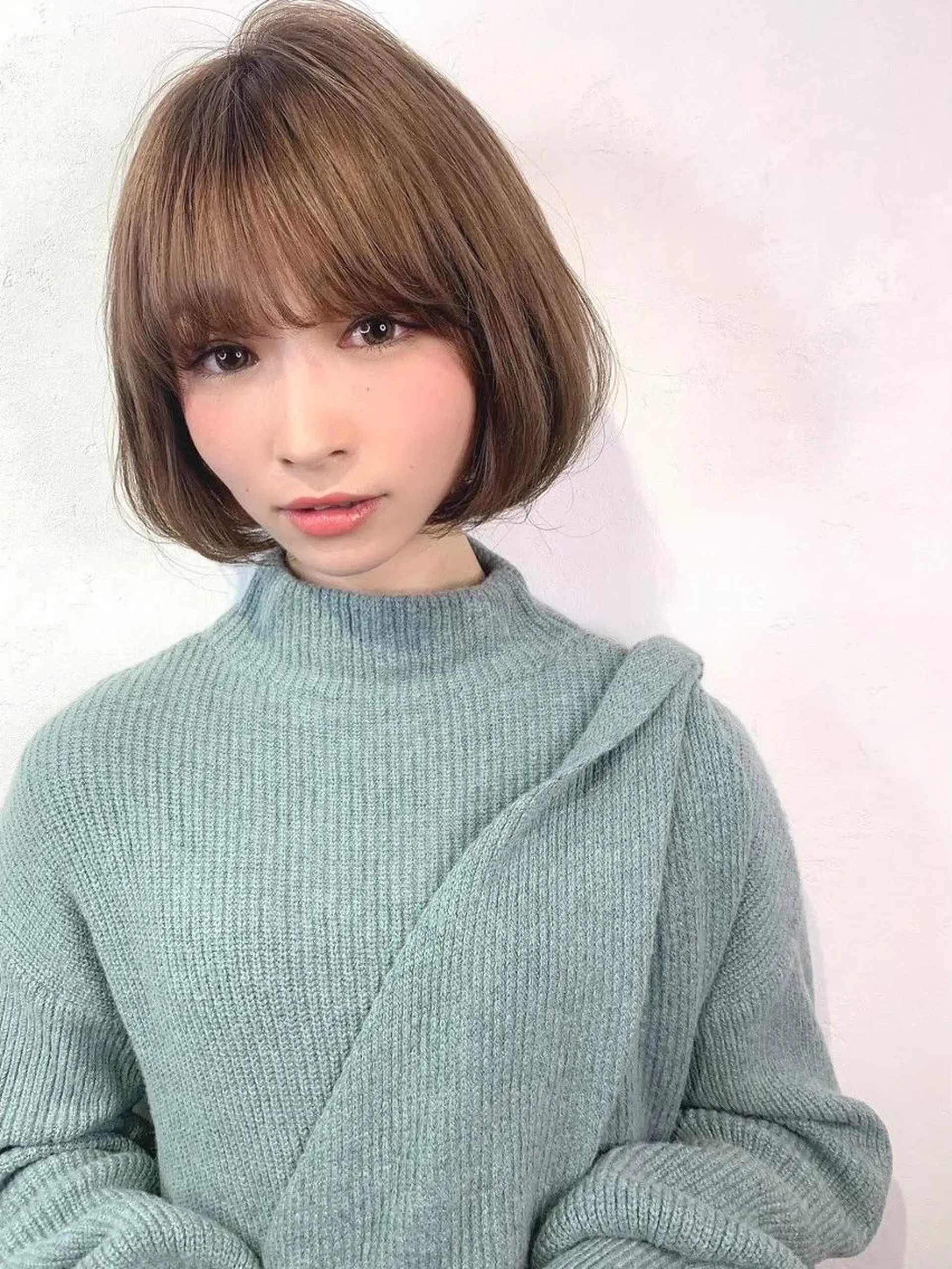 ミディアム ボブ 斜めバング 外国人風カラー 伸ばしかけ ハイライト カット ヘアカラー トリートメント ＿WHITE鳳店 アンダーバーホワイトのヘアスタイル