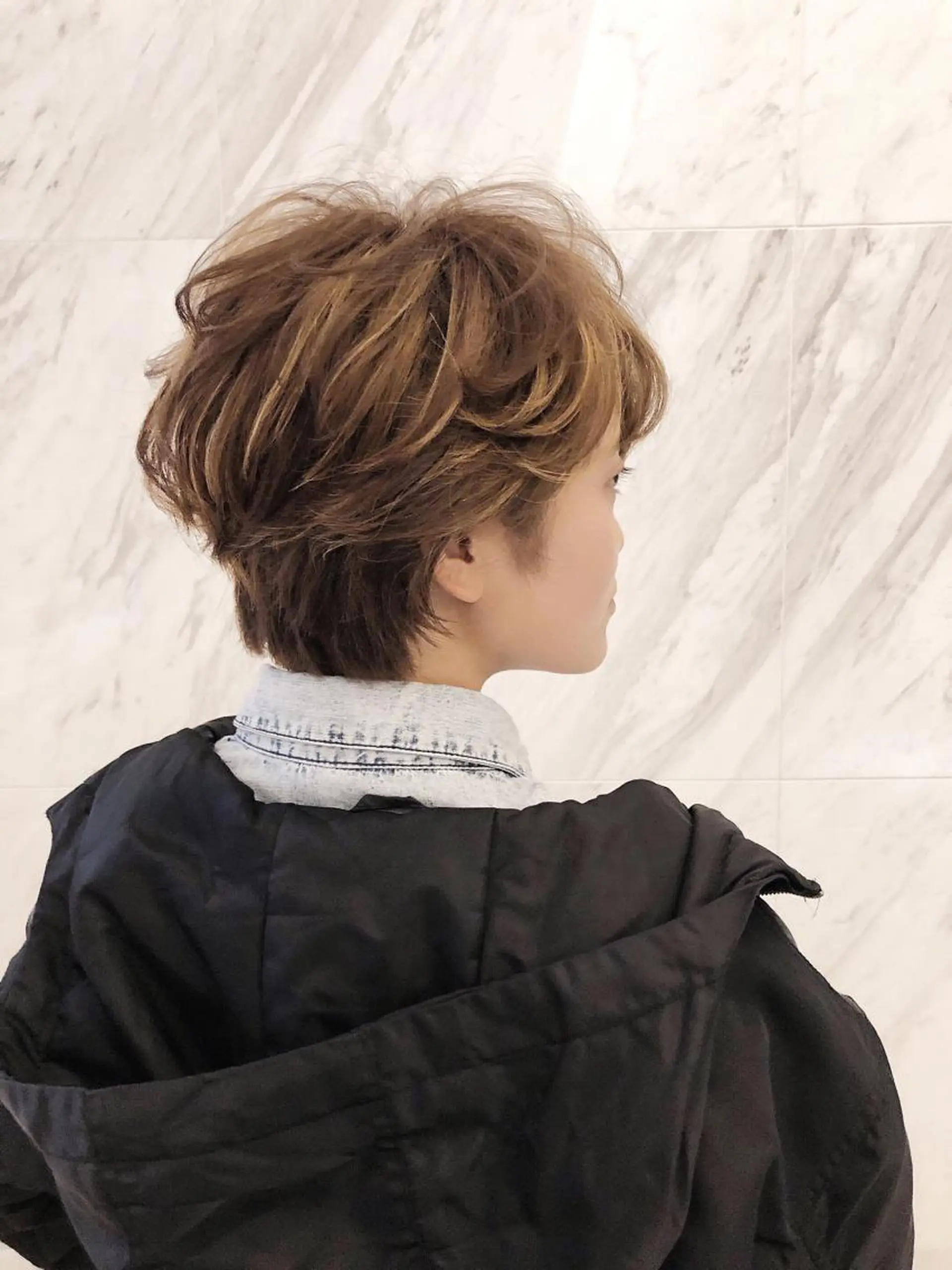 ショート カラー ハイライトカラー ハイライト ショートヘア ブリーチカラー 美髪矯正takaraのヘアスタイル