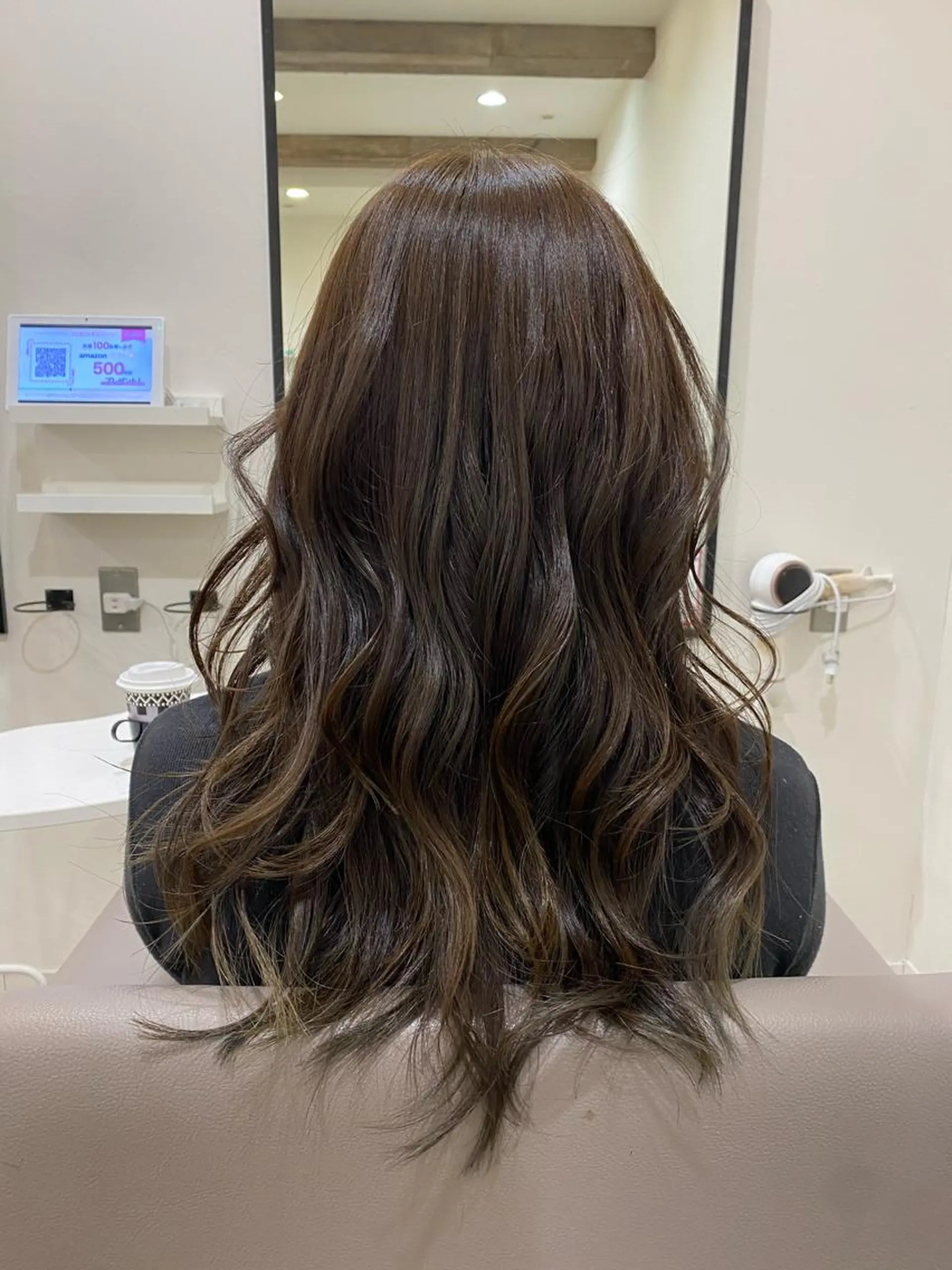 セミロング カラー Ashanti 磯崎のヘアスタイル