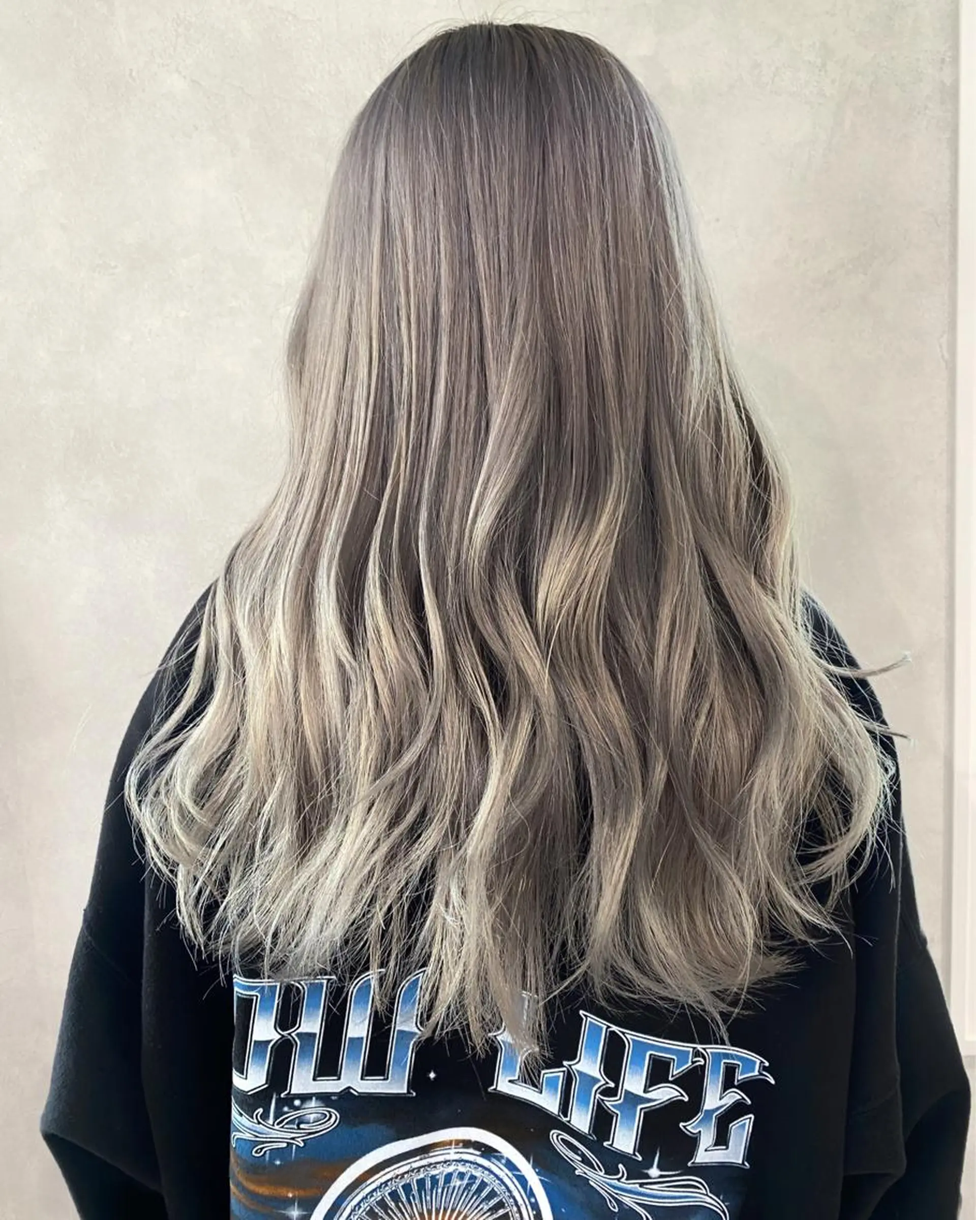 ロング ダブルカラー ブリーチ/kaitoのヘアスタイル