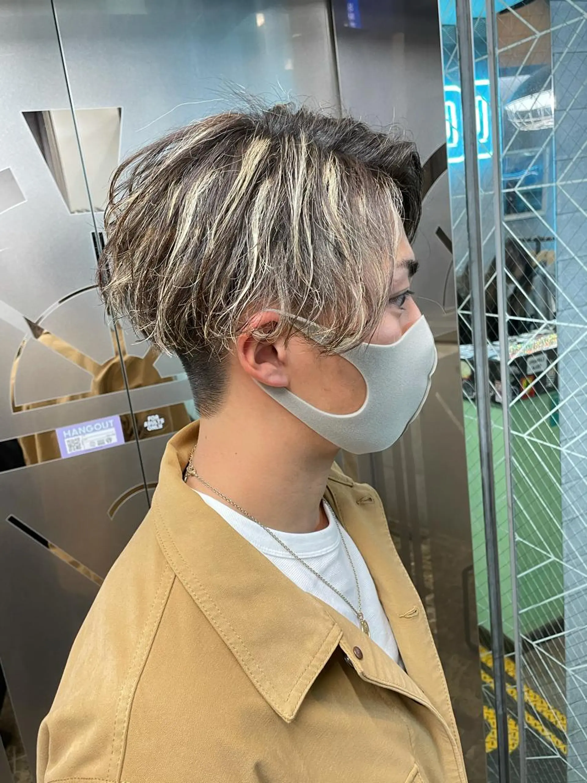 カラー メンズ センターパート Le'a所属・渋谷/フェード/ 國分 翔のヘアスタイル