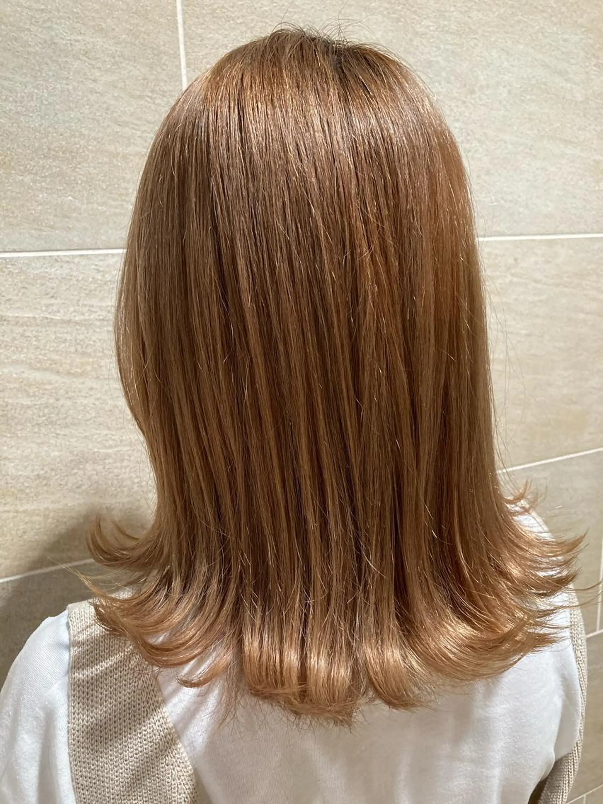 ミディアム カラー ベージュカラー ブリーチ ミルクティーベージュ ヘアカラー トリートメント 宮原 佳苗のヘアスタイル