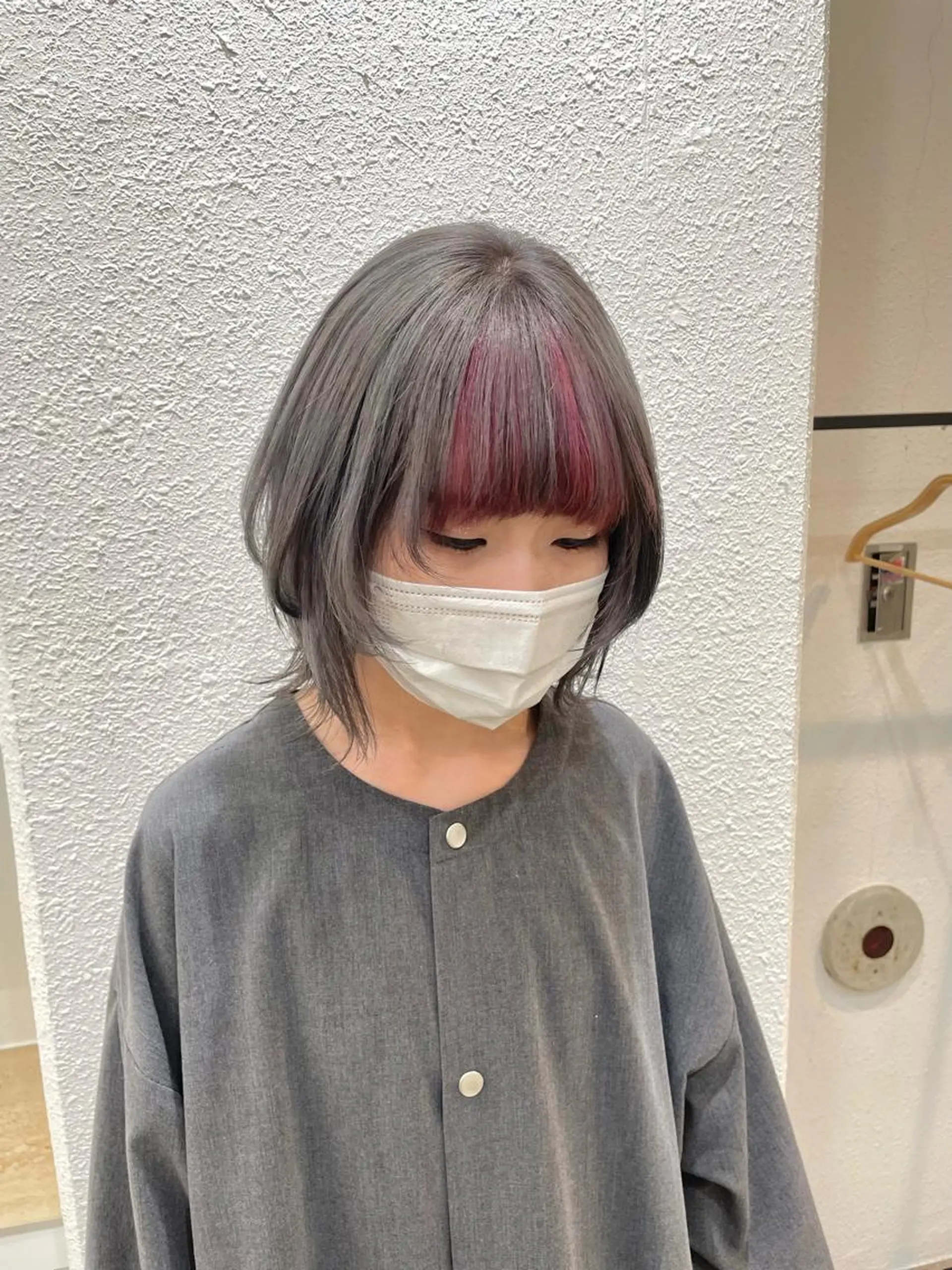 ミディアム カラー ダークグレー ピンクカラー カット ヘアカラー トリートメント ✅ケアブリーチ✅ トヨオカ ノブヒデのヘアスタイル