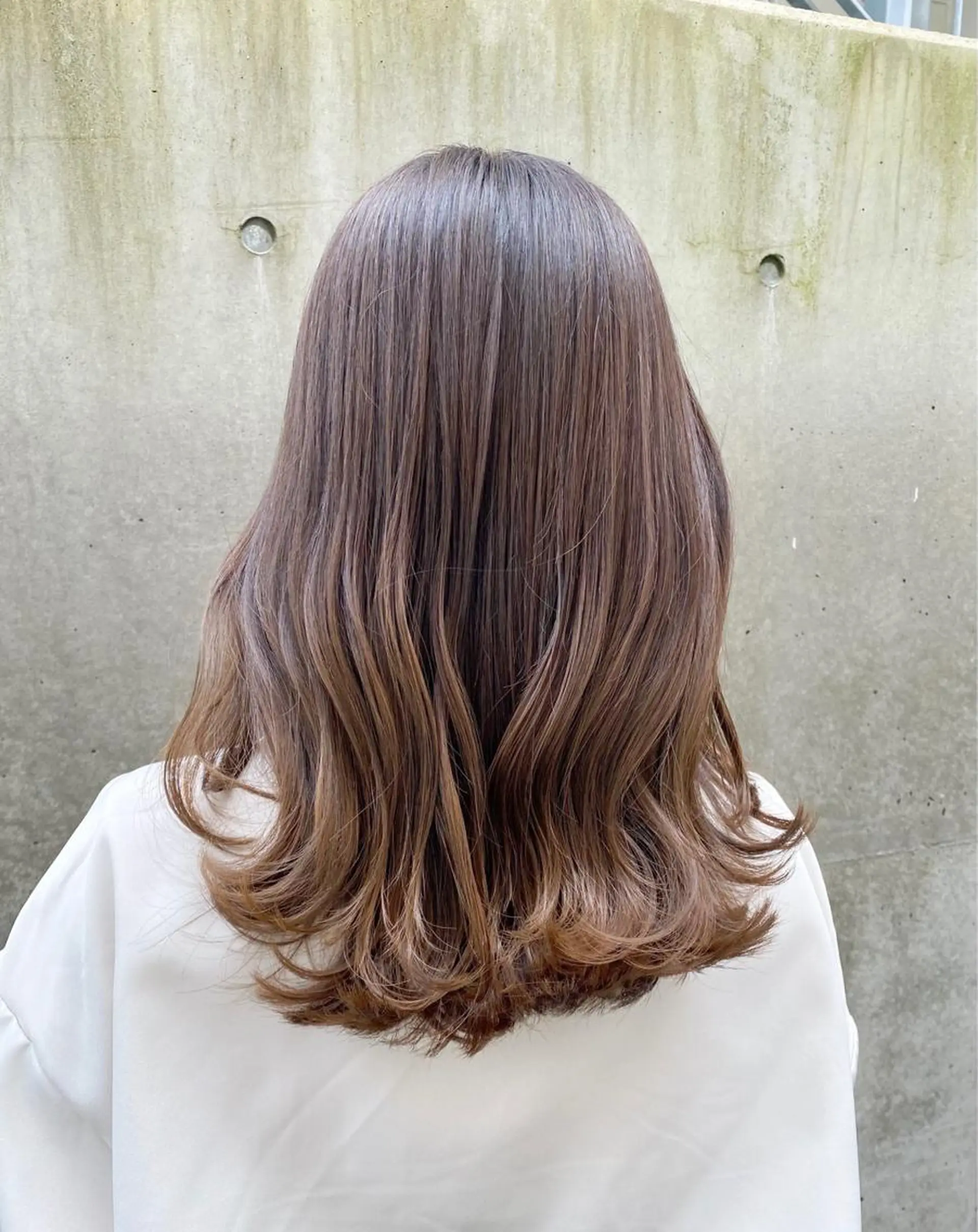 ミディアム カット ヘアカラー トリートメント レイヤーカット /透明感カラー西田のヘアスタイル