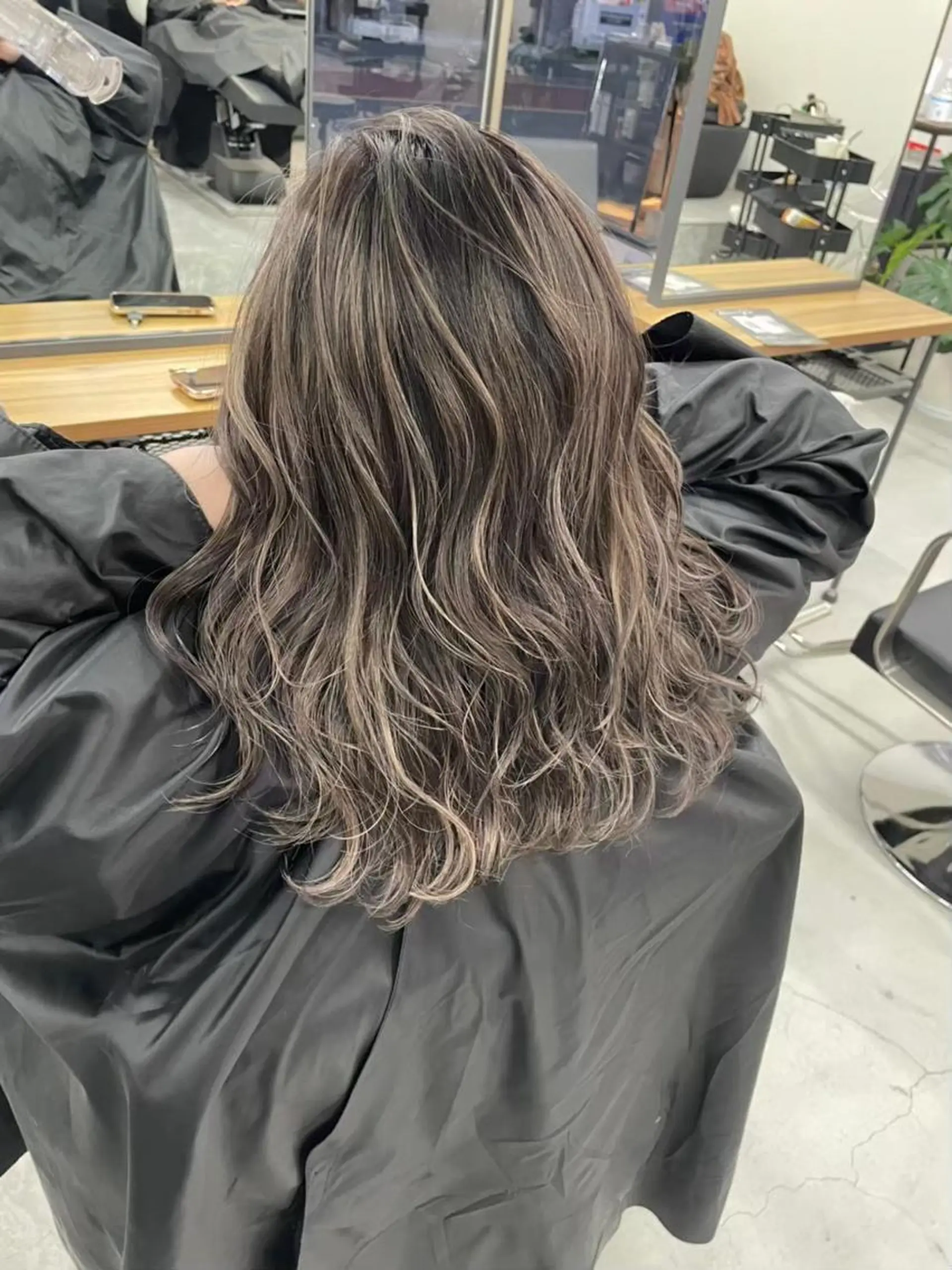 セミロング パーマ カラー ヘアアレンジ ネイル マツエク・マツパ アイブロウ ショートボブ セミロングパーマ バレイヤージュ ブリーチ ケアブリーチ カラー特化サロン大阪 ルービック江坂/新城のヘアスタイル