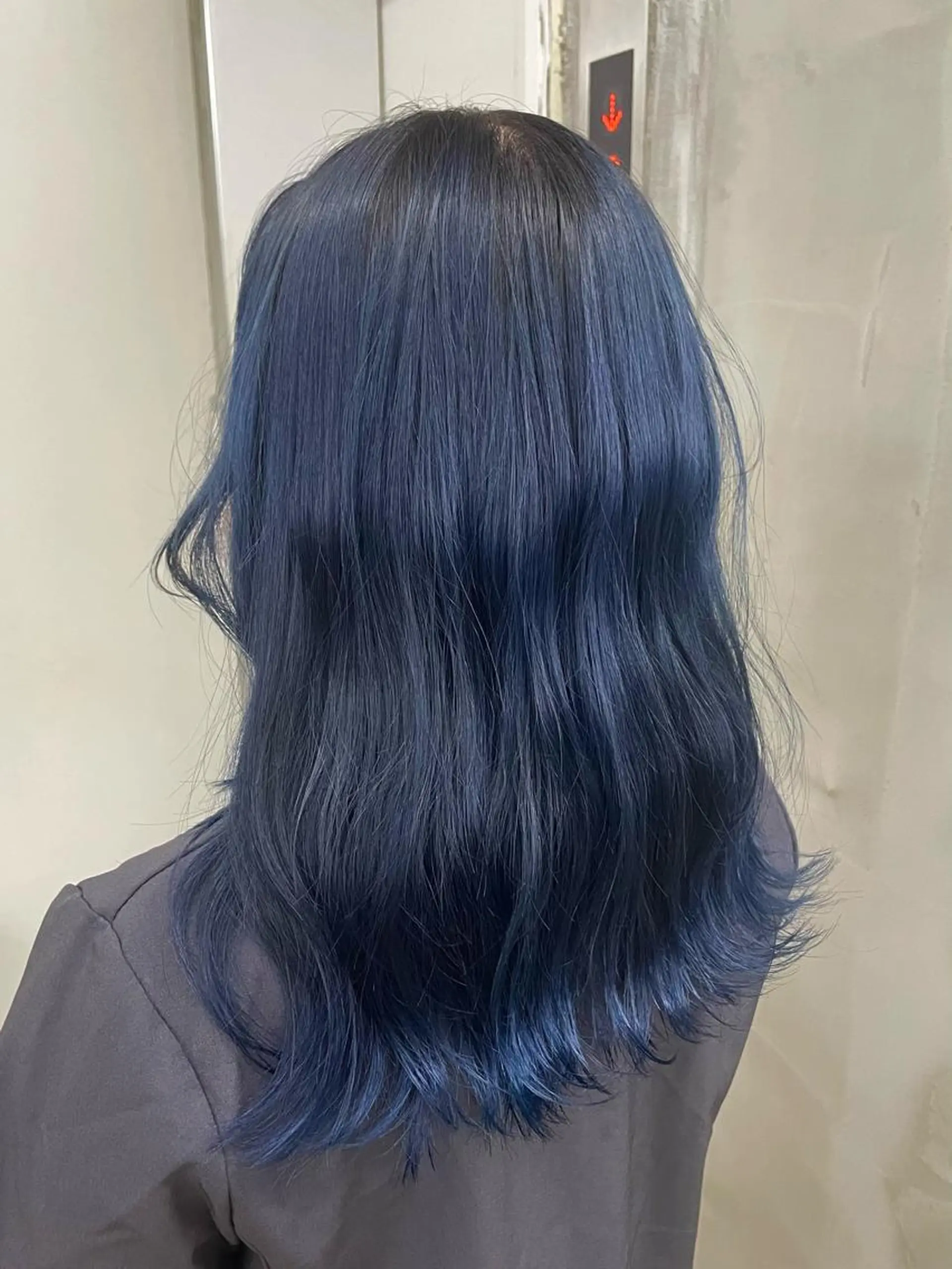 ミディアム カラー パーマ ヘアアレンジ メンズ ミディアムパーマ メンズバレイヤージュ メンズブリーチ センターパート フェードカット ヘアカラー トリートメント ハイトーン/レイヤー 🌸さくらのヘアスタイル