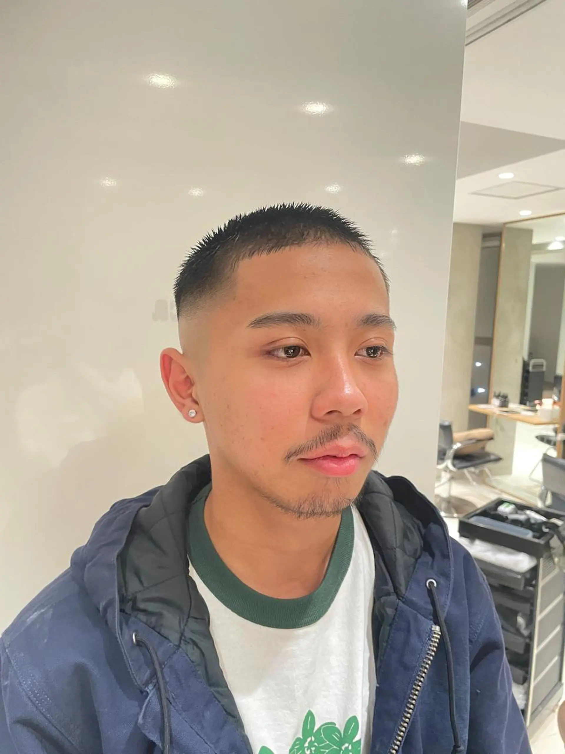 ヘアアレンジ メンズ フェードカット カット トリートメント ヘッドスパ ヘアセット 艶髪✨寒色カラー✨ 翁長孝輔のヘアスタイル