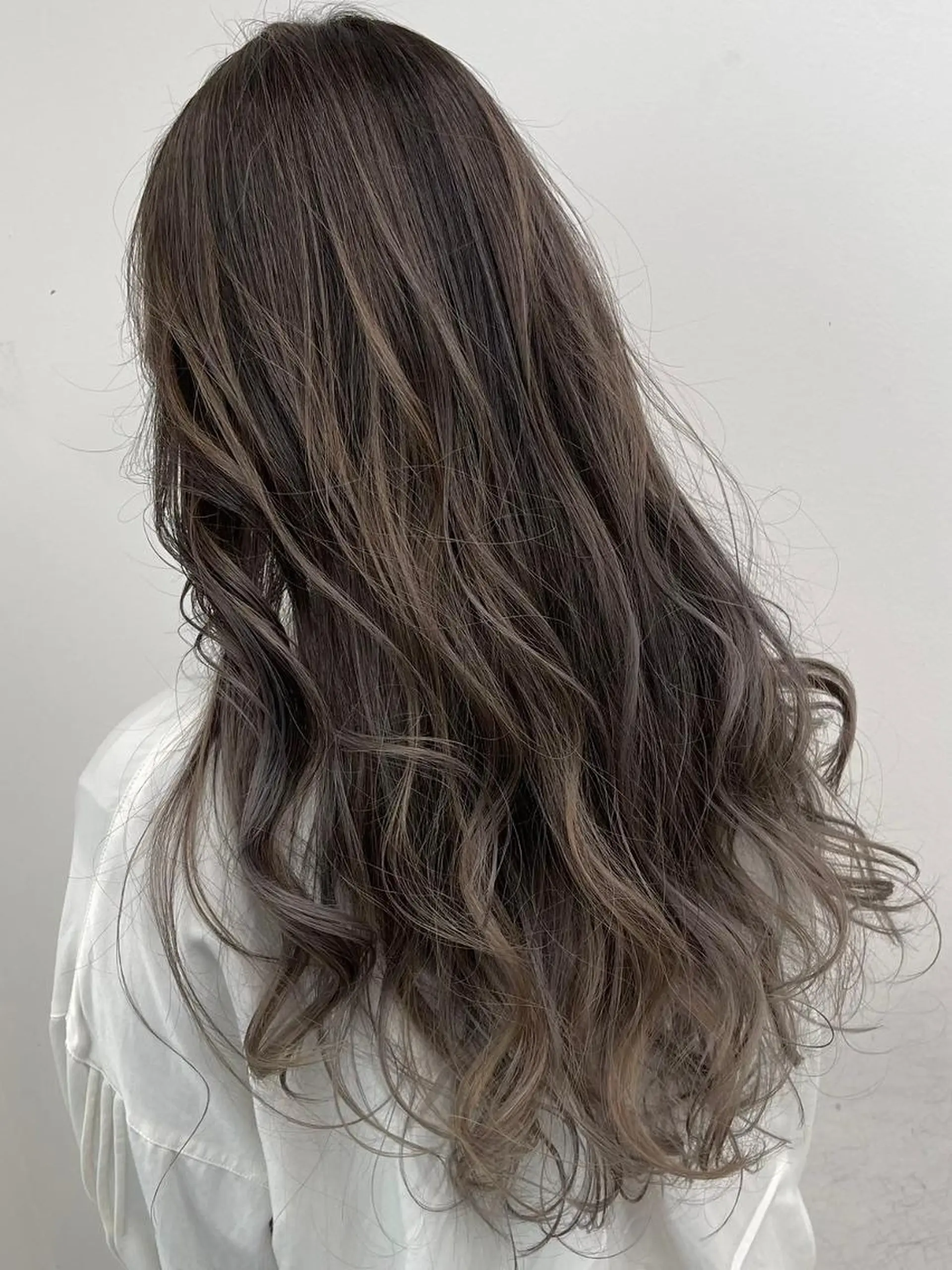 ロング カラー ヘアアレンジ アディクシーカラー アッシュ ブルーカラー ダークアッシュ グレージュ 【公式】amble luxe 中野のヘアスタイル