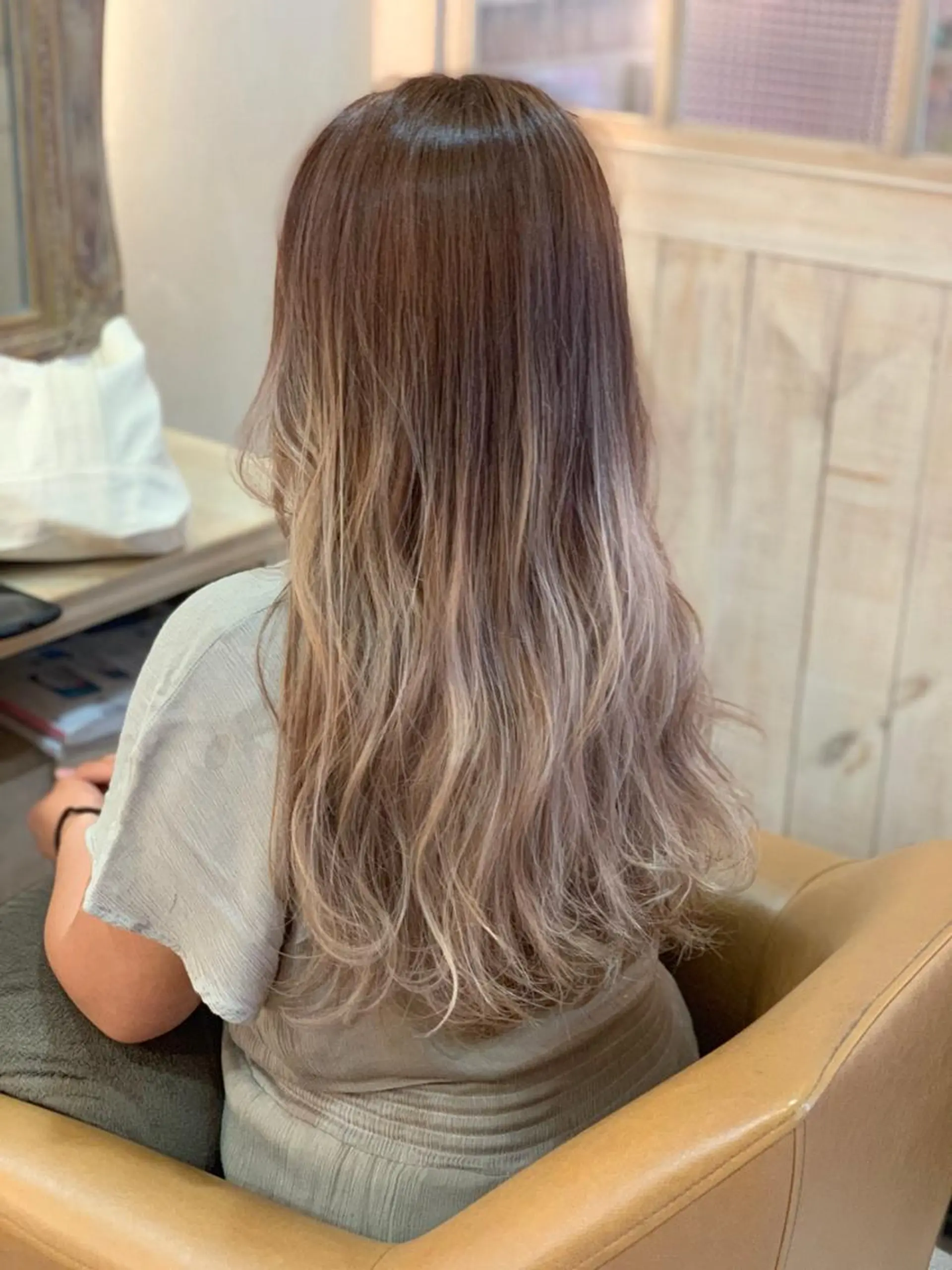 ロング カラー ベージュカラー グラデーションカラー ピンクカラー ピンクベージュ レイヤーカット 森 早希絵のヘアスタイル