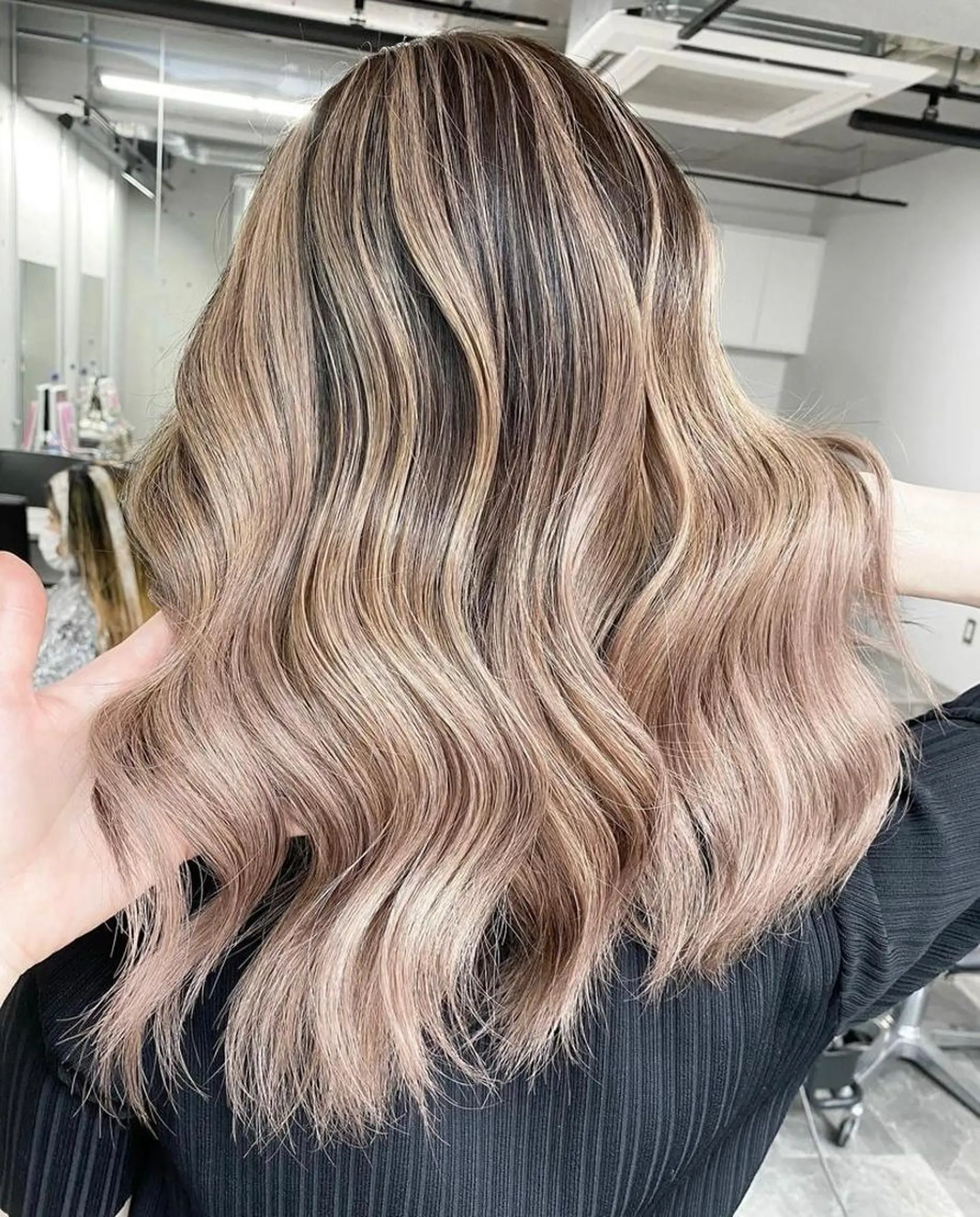 カラー 草島 友樹のヘアスタイル