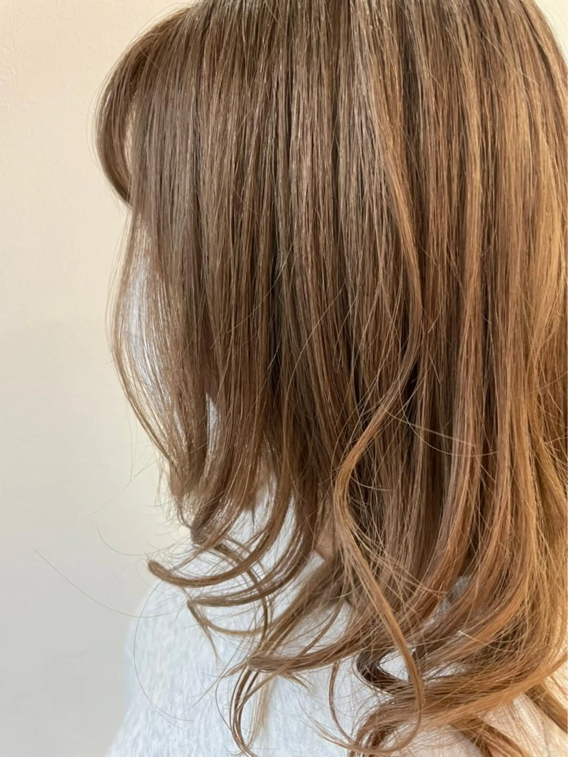 カラー 渡部凌我 小顔ウルフ ハイトーンカラーのヘアスタイル