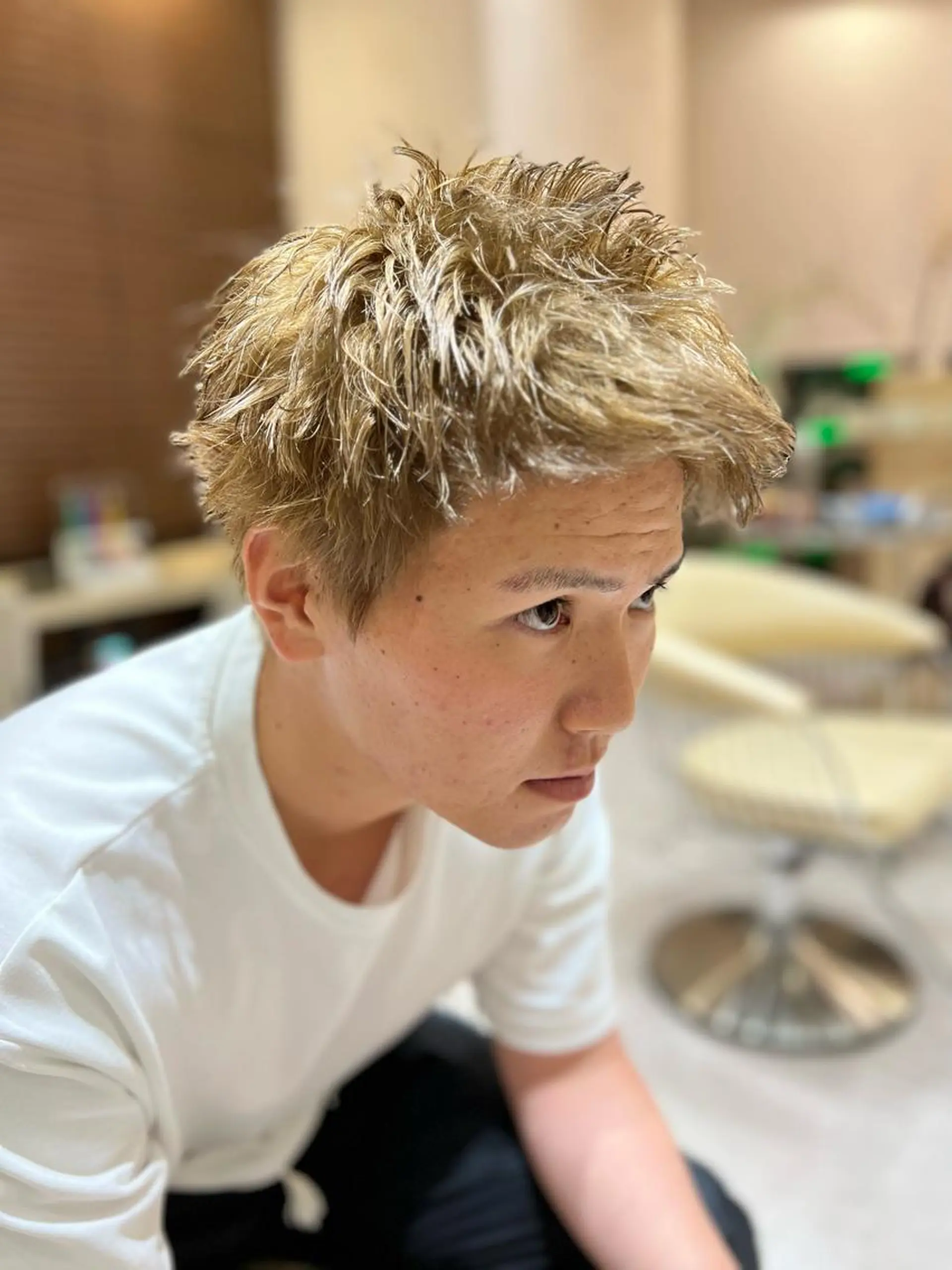 ショート カラー メンズ メンズハイトーン スパイキーショート ハイトーンカラー ショートヘア カット パーマ トリートメント 波巻きスパイラルパー マ/シャドウパーマ駿のヘアスタイル