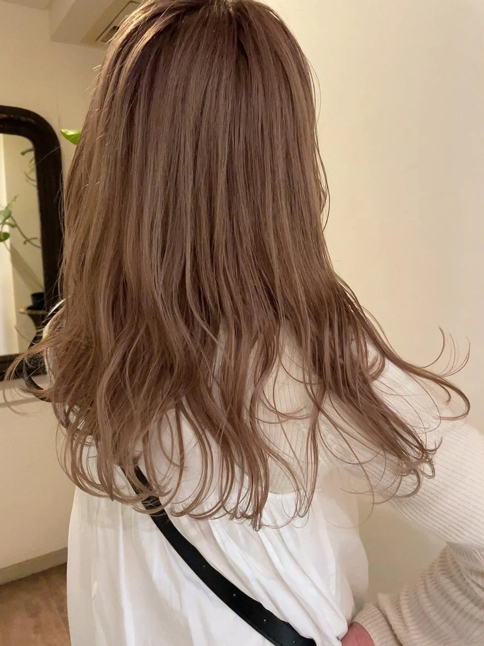 セミロング カラー 大人girly🛋️ 🤍yukakoのヘアスタイル