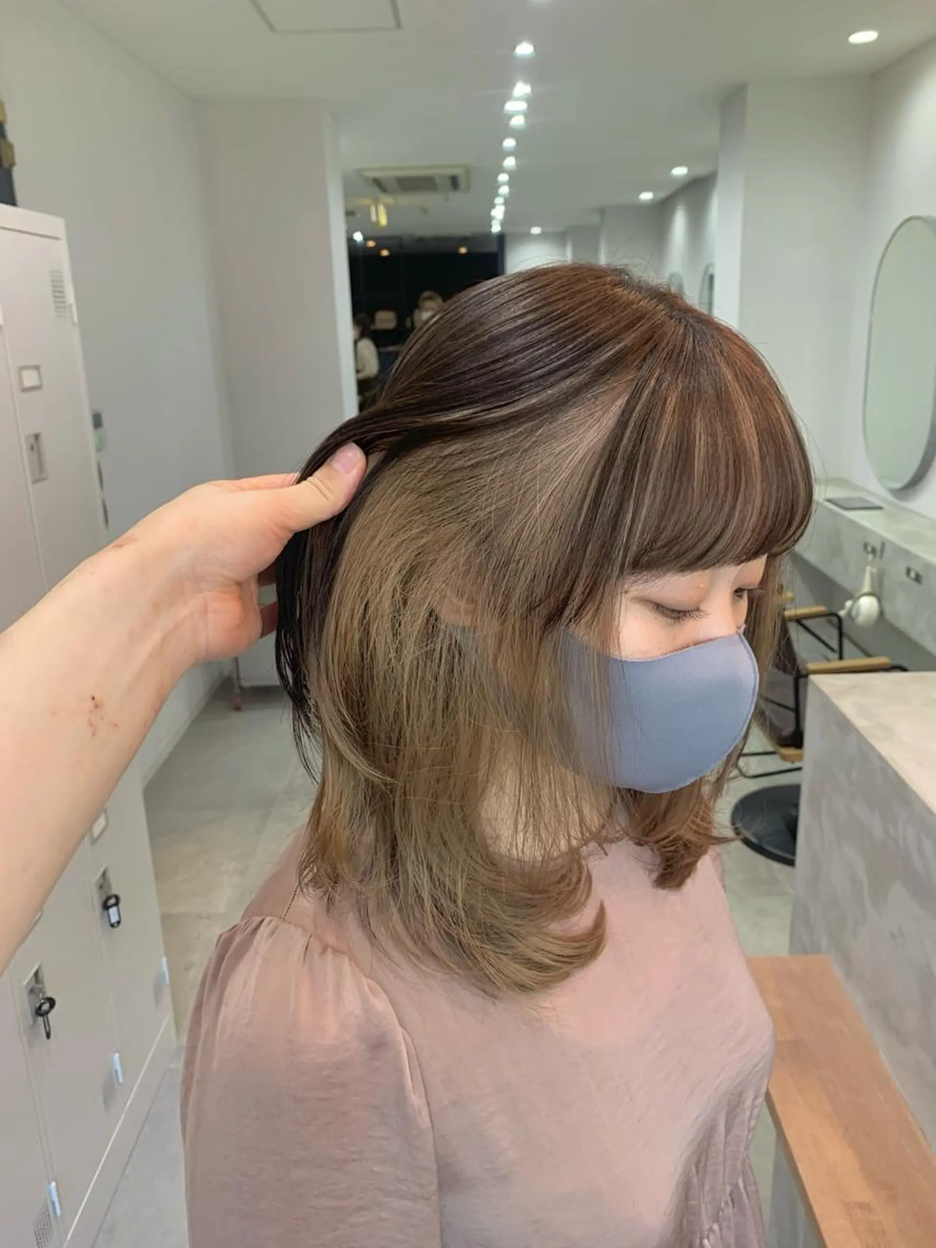 セミロング 顔まわりレイヤー 顔周りカット レイヤーカット カット ヘアカラー トリートメント little 小濱彰太のヘアスタイル