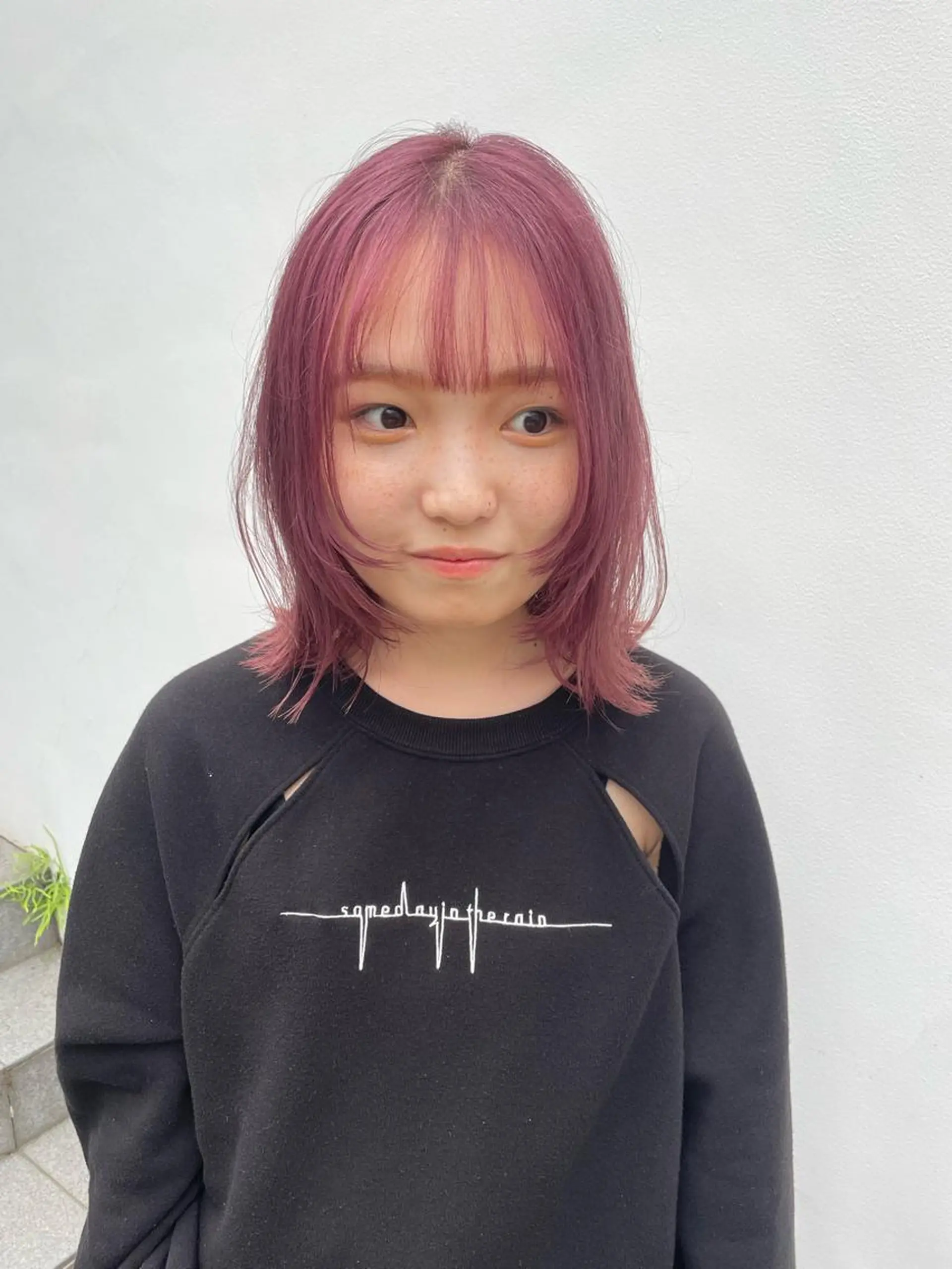 ミディアム カラー 菊地 柚乃のヘアスタイル