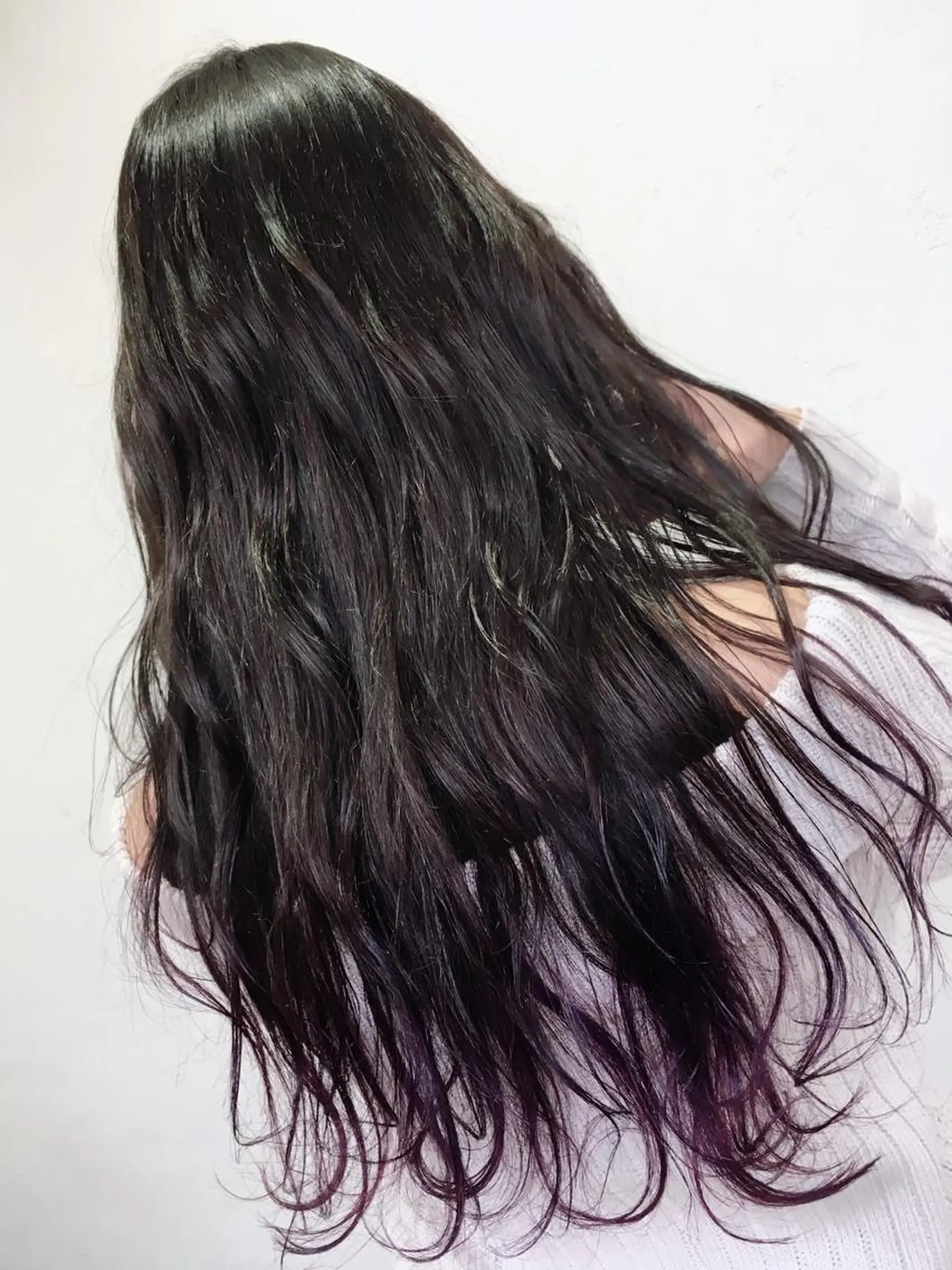 ロング カラー 塩崎 明菜のヘアスタイル