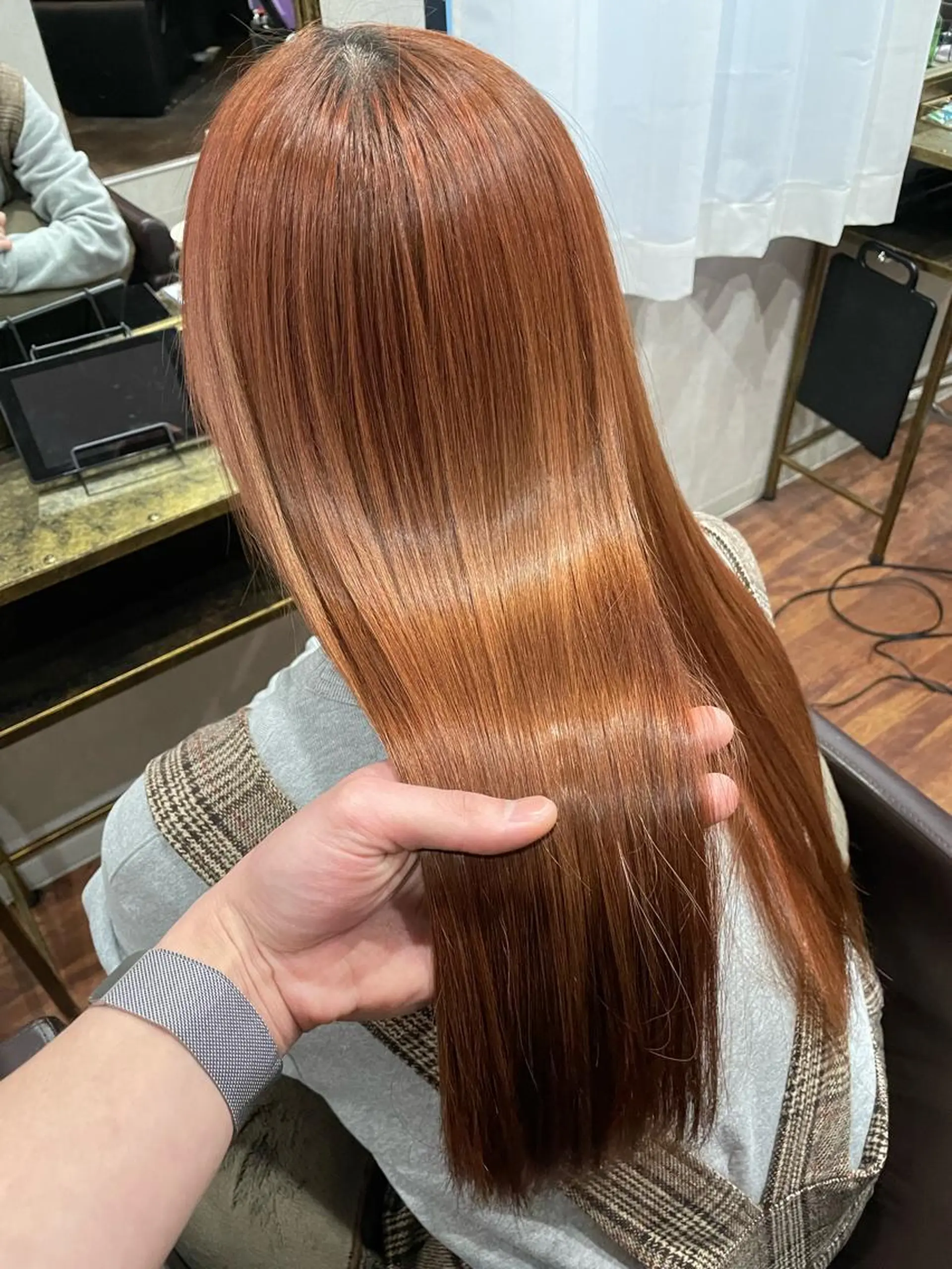 セミロング カラー カット ヘアカラー トリートメント 井本翔太.髪質改善. ベージュ.グレージュのヘアスタイル