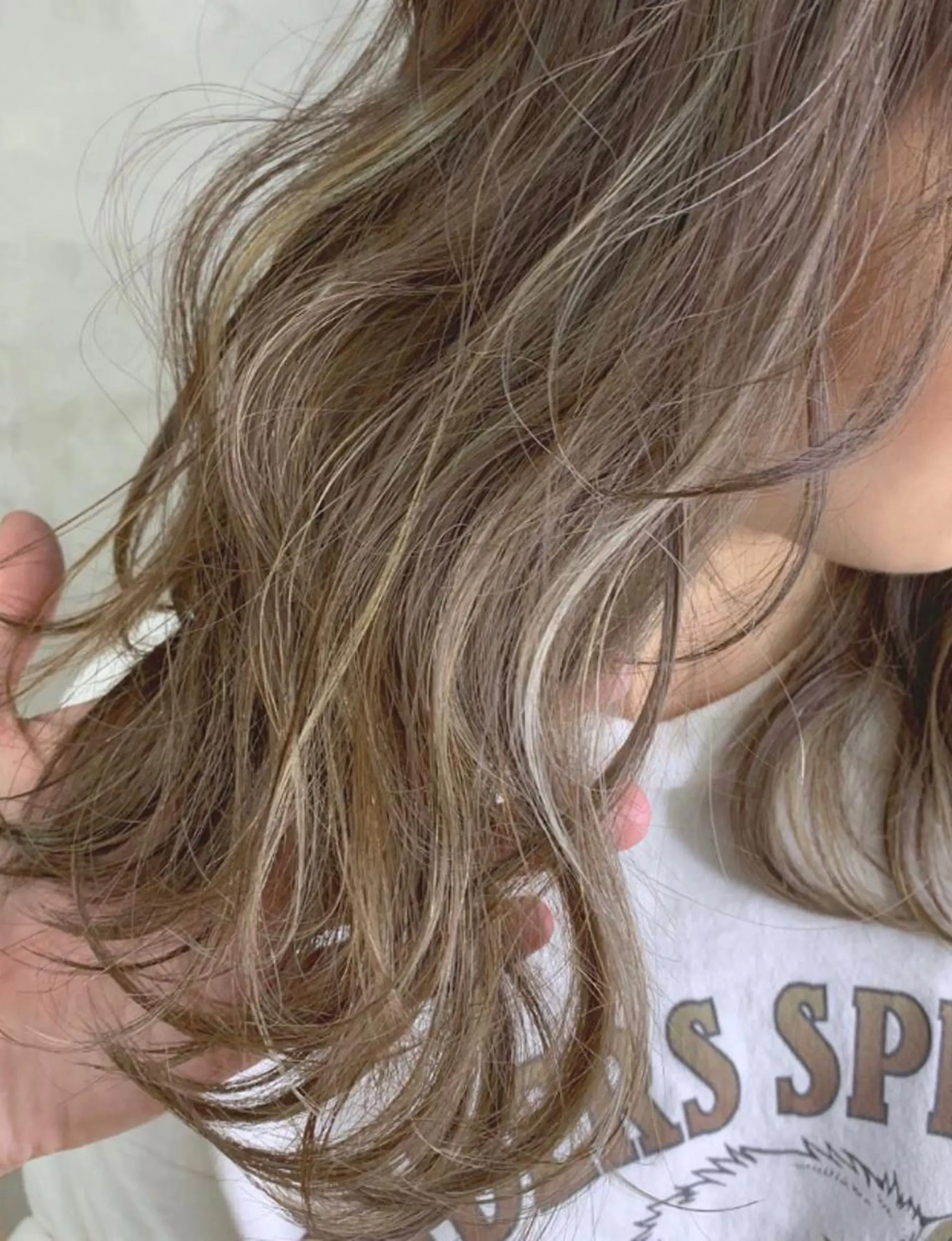 セミロング 西村 LaniRuhrのヘアスタイル