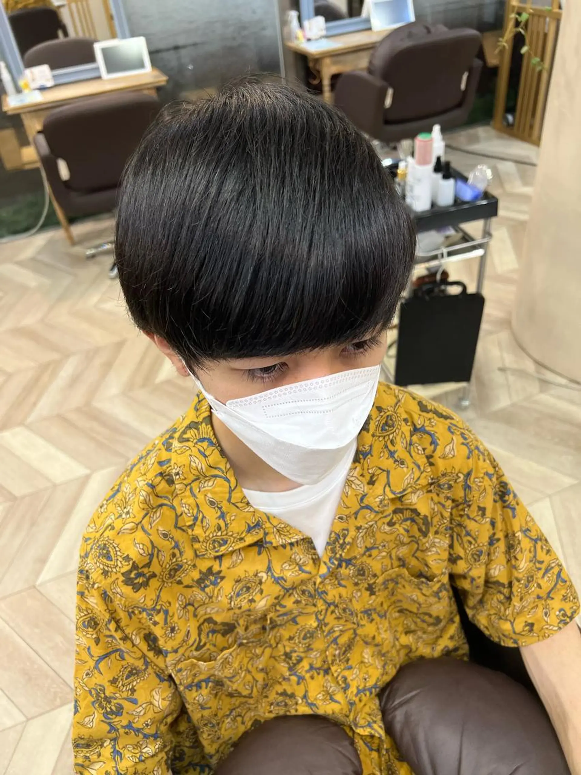 ショート レイヤーカット 🫧艶ダブルカラー ブリーチ🫧トモヤのヘアスタイル