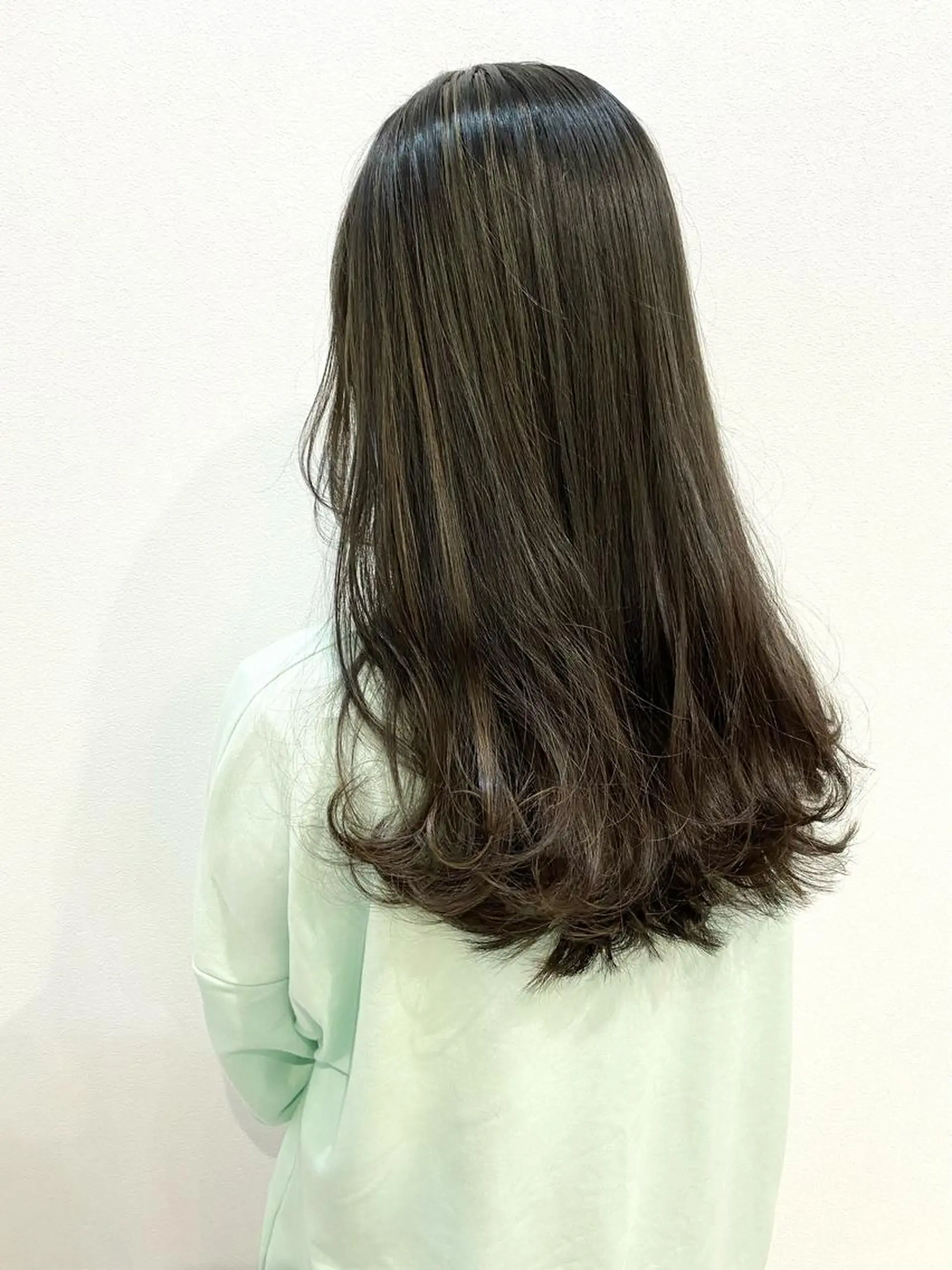 ミディアム ヘアカラー MYRTLE TSUNODAのヘアスタイル