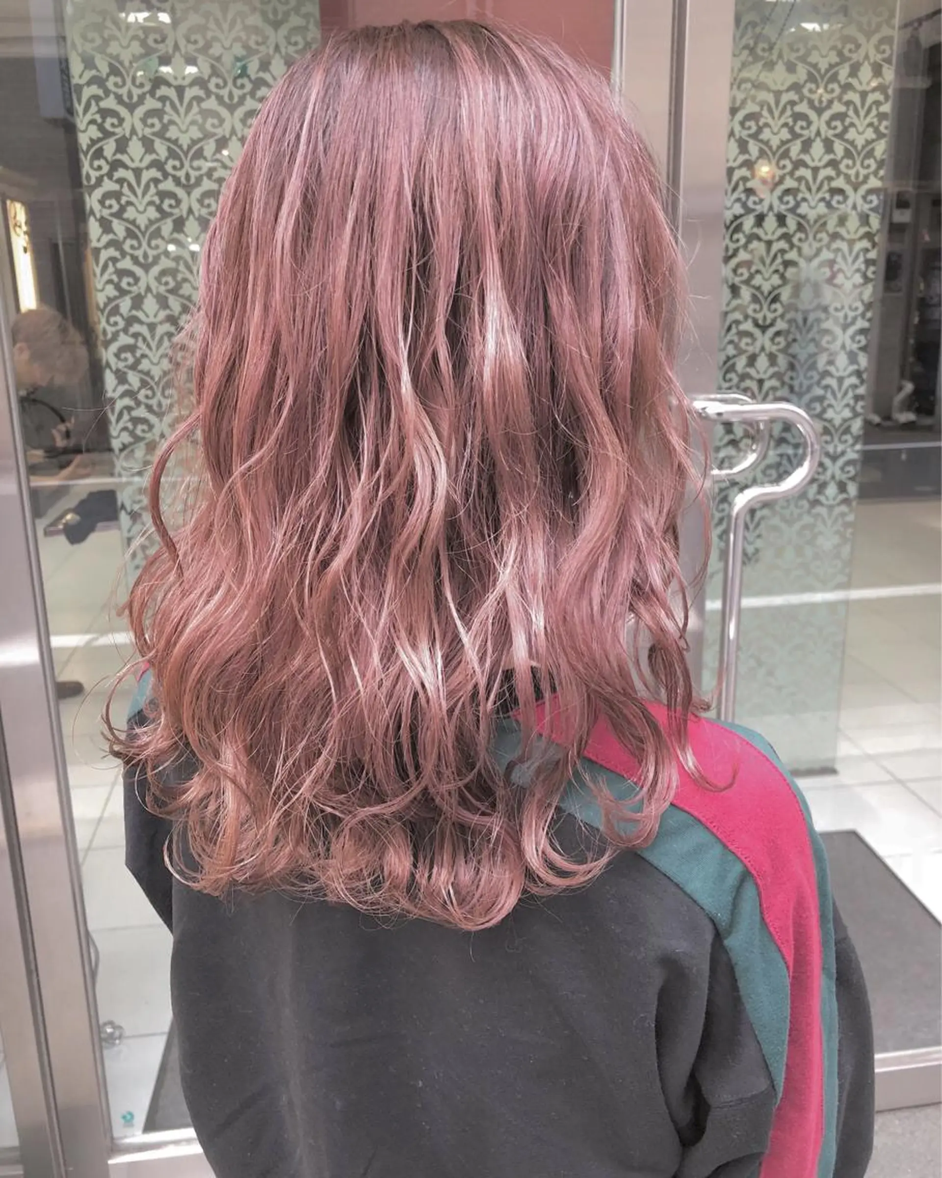 セミロング カラー ハイライトカラー ハイライト トップスタイリスト 小澤純一のヘアスタイル