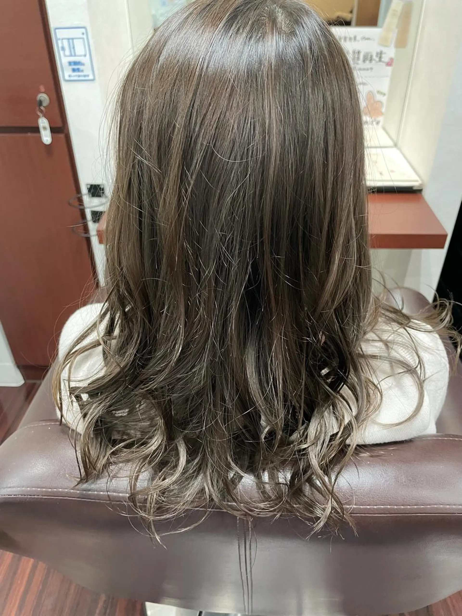 セミロング カラー アッシュ アッシュブラウン ブラウンカラー 💎韓国カラー Giness坂下巧のヘアスタイル