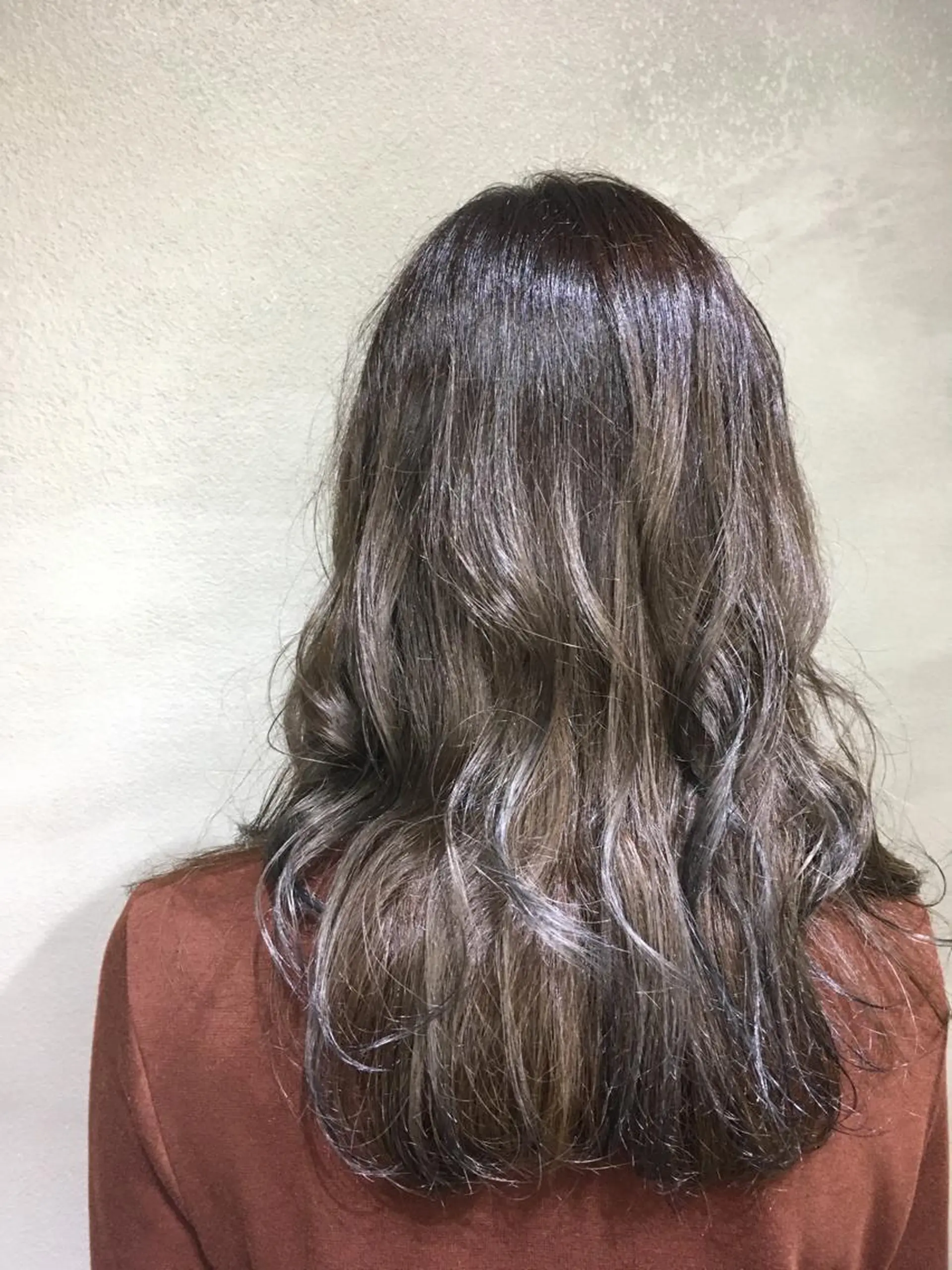 ロング カラー アッシュ アッシュグレー アッシュグレージュ グラデーションカラー グレージュ カット ヘアカラー トリートメント くまがい みゆ【edge.】のヘアスタイル