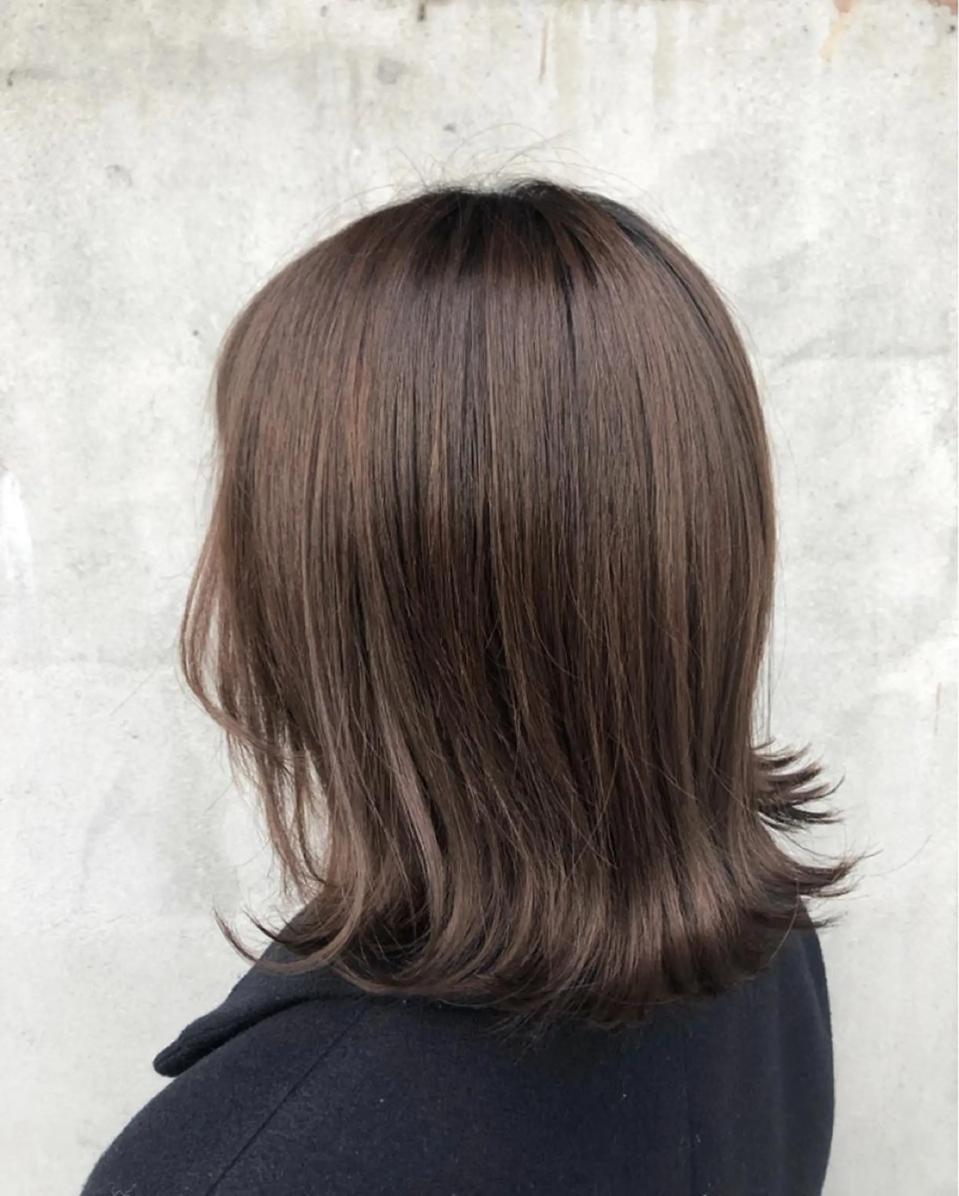 ミディアム カラー 切りっぱなしボブ アッシュ ボブ カット ヘアカラー 佐藤 美聡のヘアスタイル