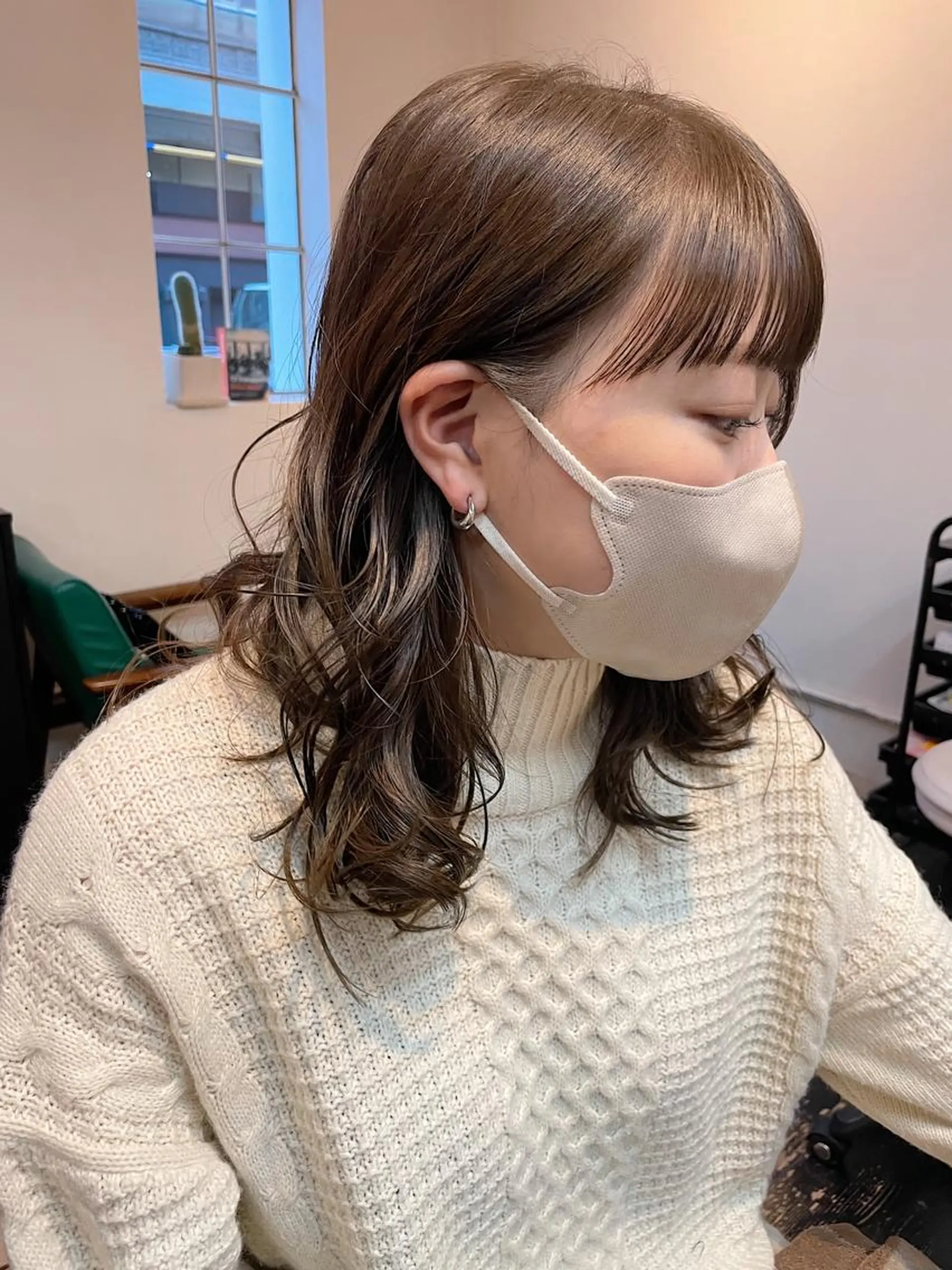 セミロング カラー ベージュカラー オリーブベージュ カット ヘアカラー h a k u 大倉 卓人のヘアスタイル