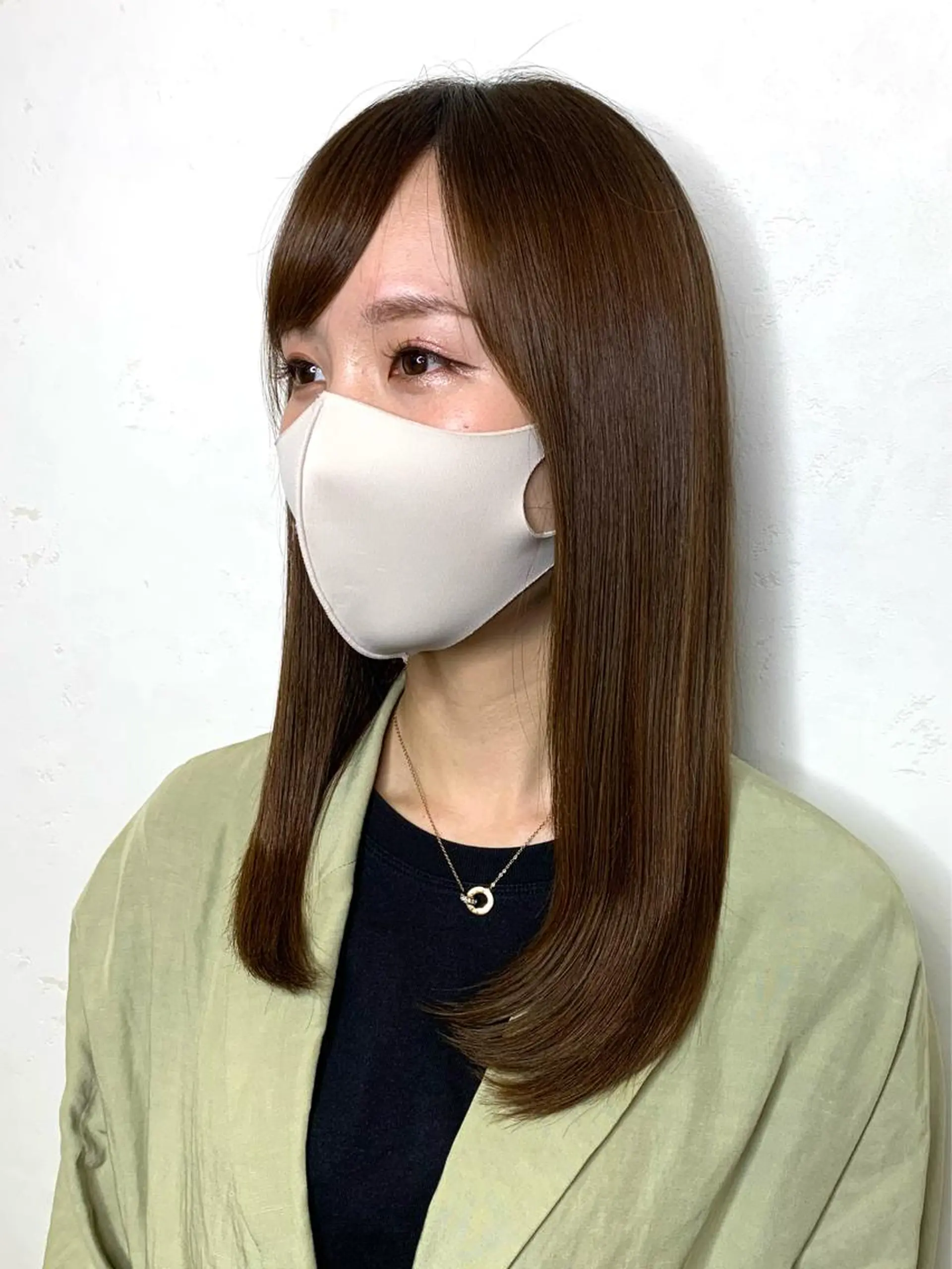 ミディアム カラー ベージュカラー 黒髪 ブリーチ ブルーカラー ブルーブラック カット ヘアカラー トリートメント オリーブカラー 特化　　kaiのヘアスタイル