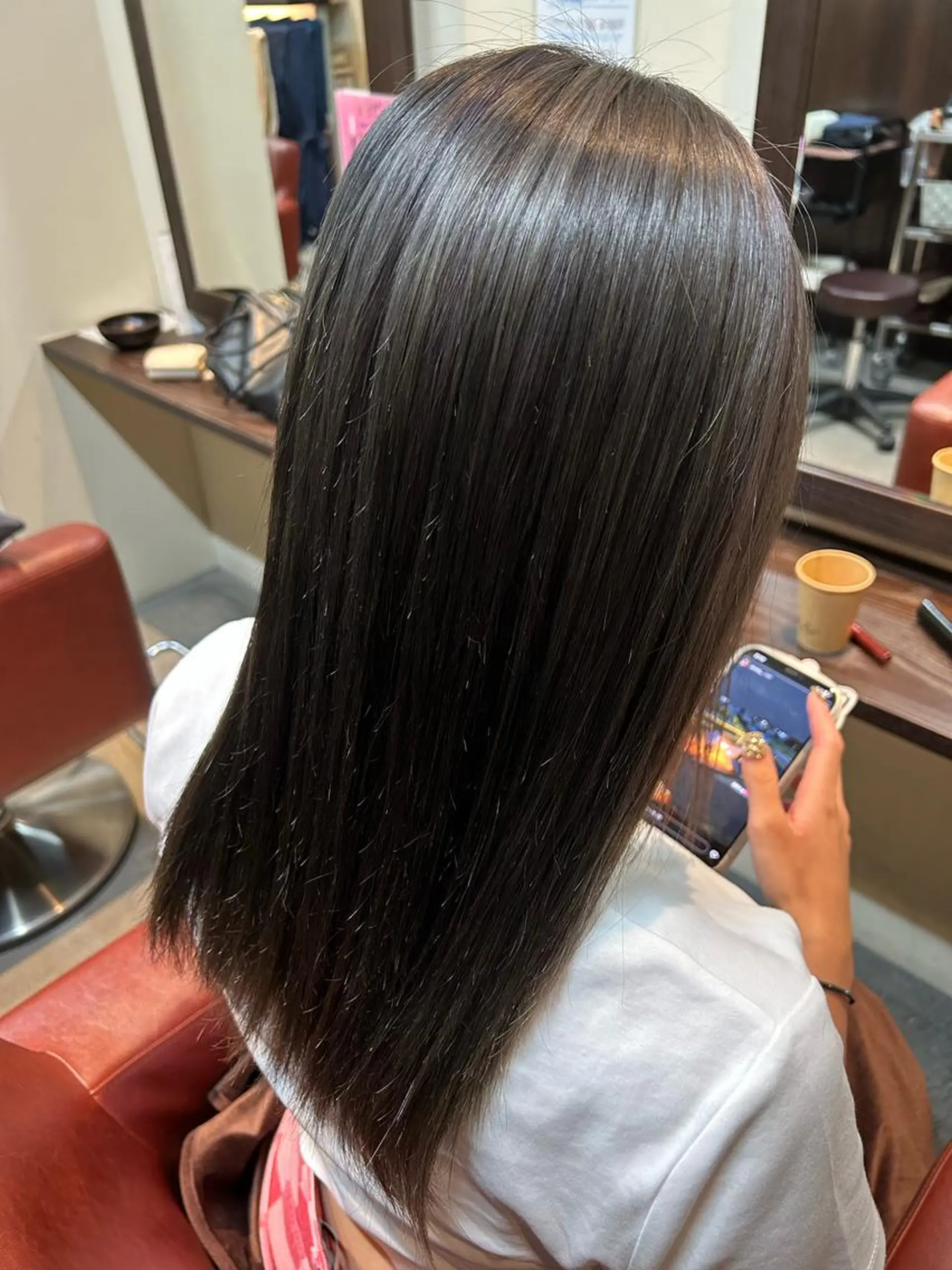 ミディアム 水谷 菜央のヘアスタイル