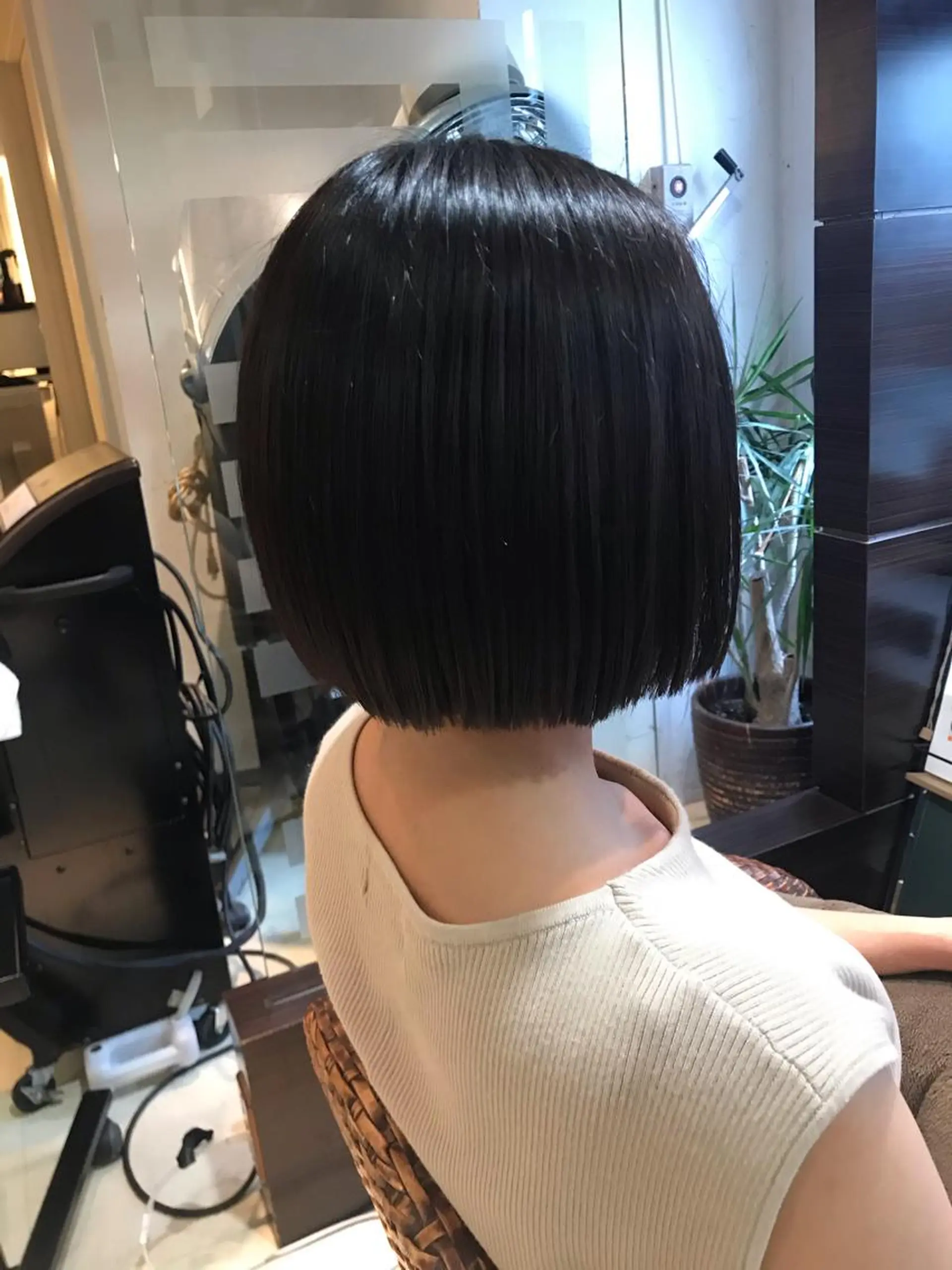 ショート ボブ カット 岩上 充希のヘアスタイル