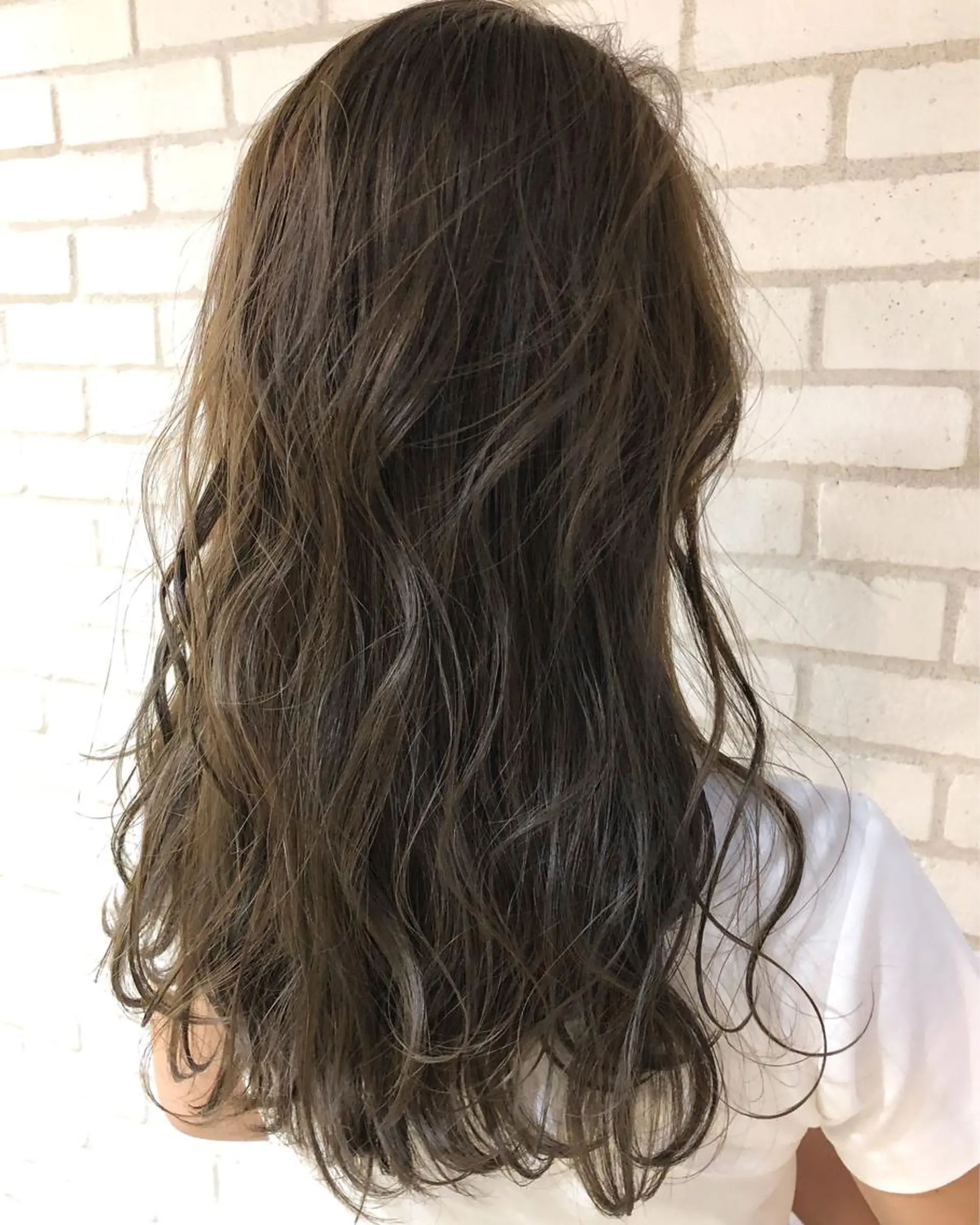 セミロング カラー アディクシーカラー アッシュ イルミナカラー トリートメント takumi Hのヘアスタイル