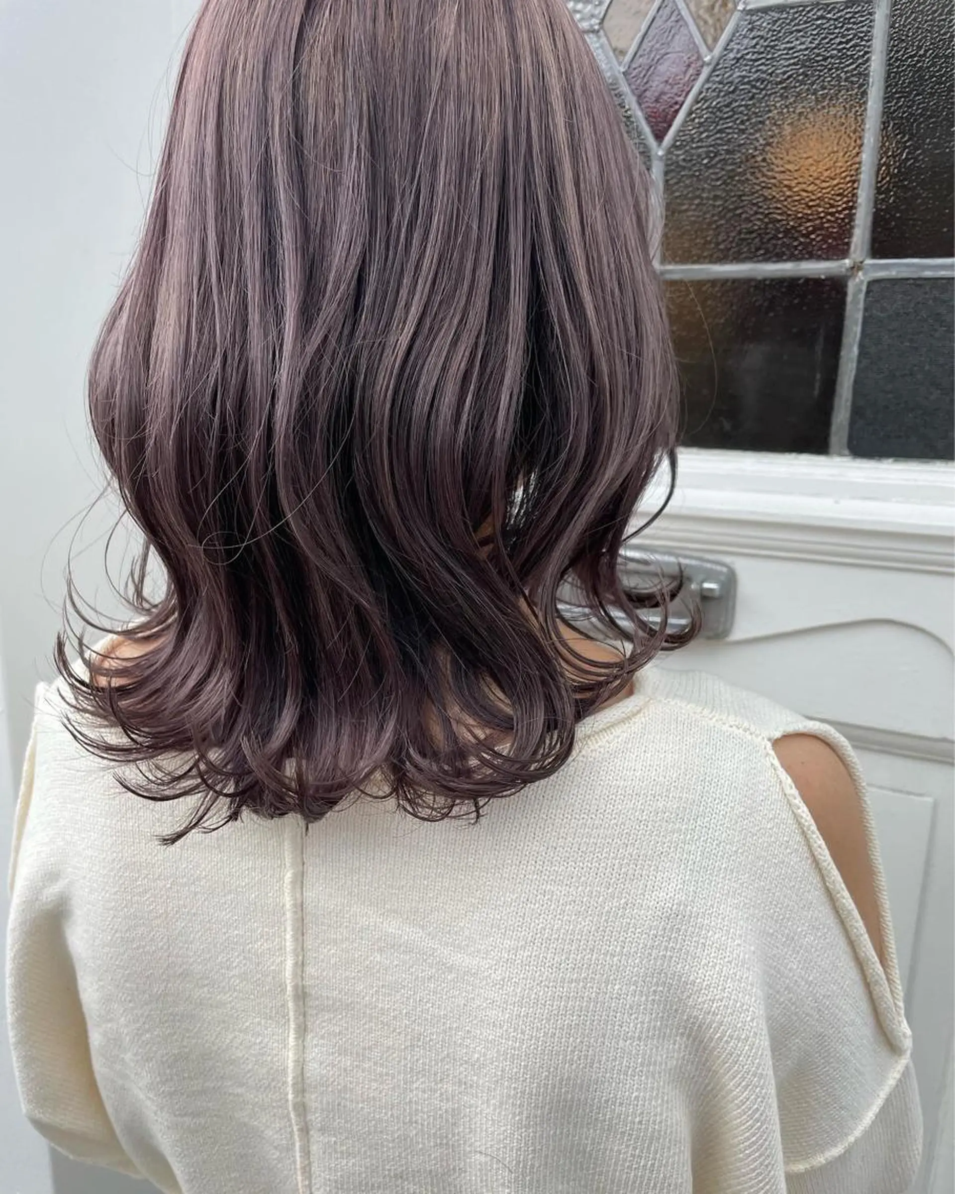 セミロング カラー ブリーチ ラベンダーカラー ラベンダーグレー カット ヘアカラー h a k u 大倉 卓人のヘアスタイル